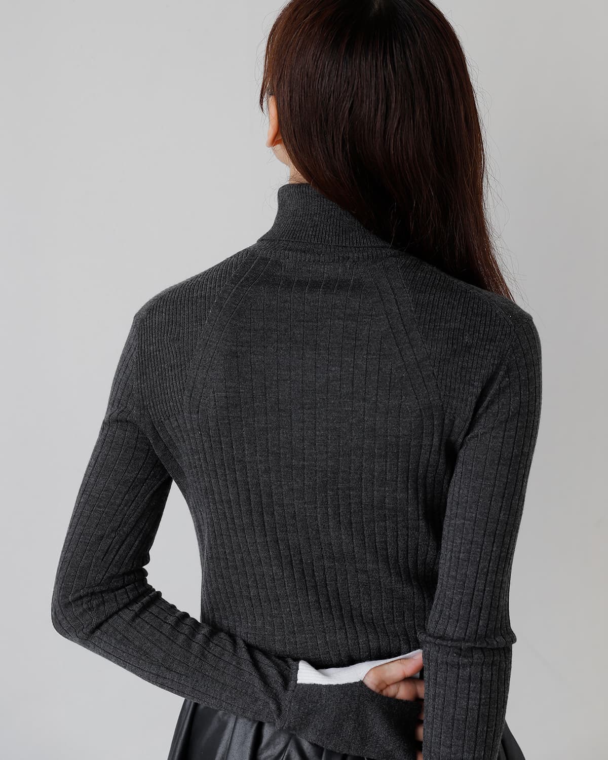 CINOH(チノ)ウール 配色袖 タートルネックニット 155 MICRON WOOL TURTLENECK KNIT f-50-036