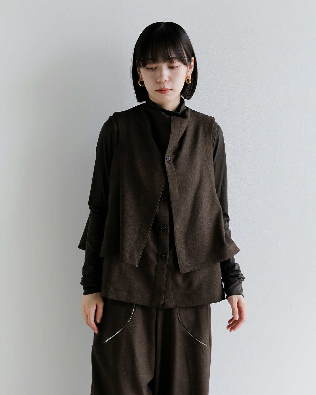 support surface(サポートサーフェス)レイヤード フレア ボタンベスト ftd27a108-tko0242 
