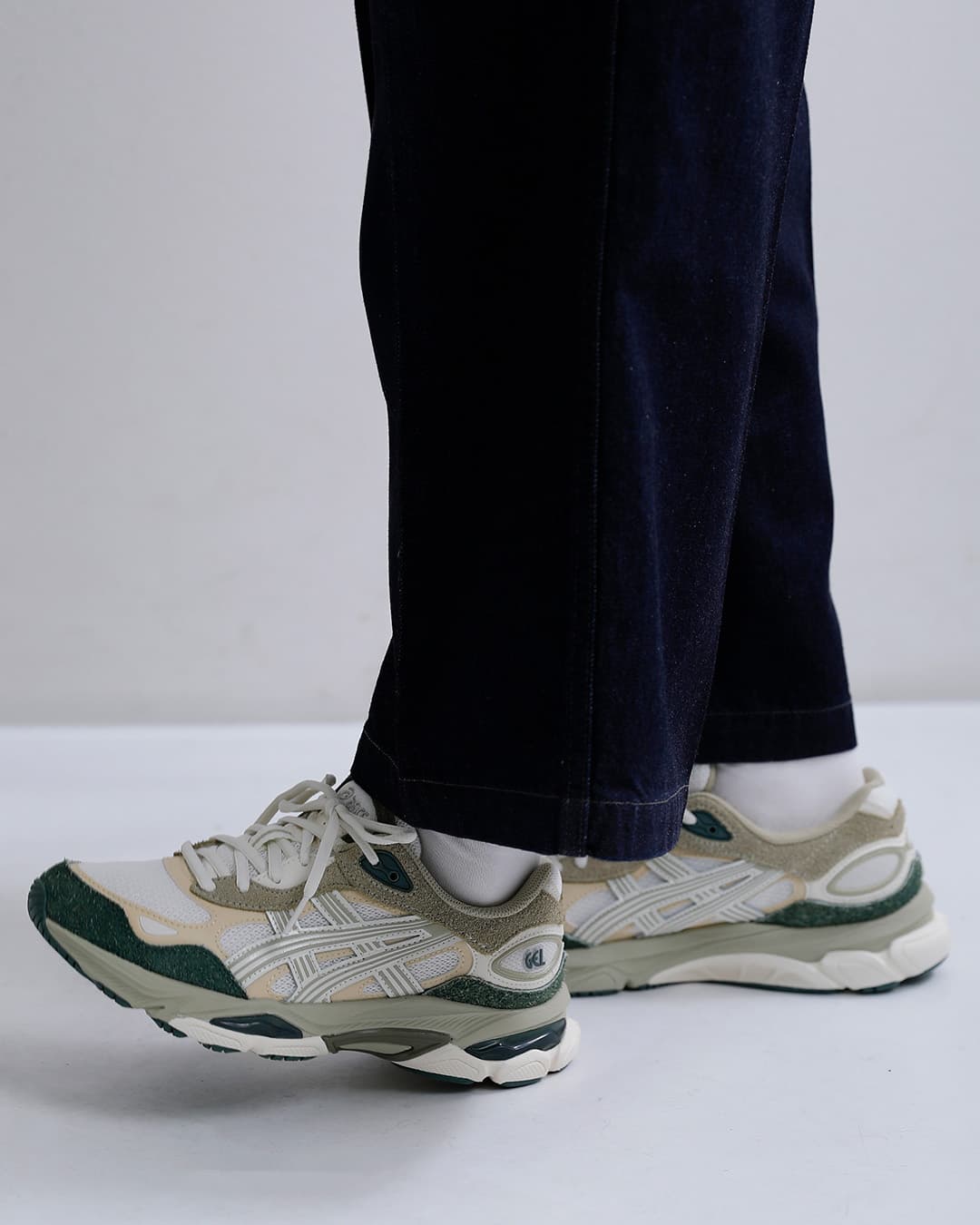 ASICSゲルエヌワイシー スポーツスタイル スニーカー GEL-NYC 2.0 gel-nyc-2-0-same1