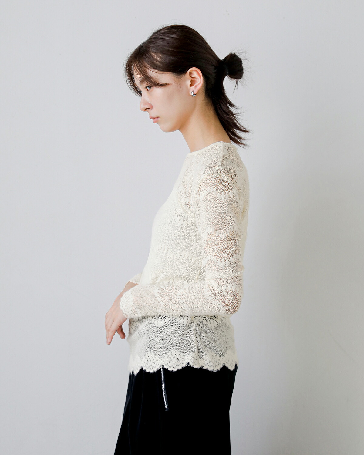 Hella(ヘラ)フロック レース シアー トップ Flocked Lace Sheer Top h263-17