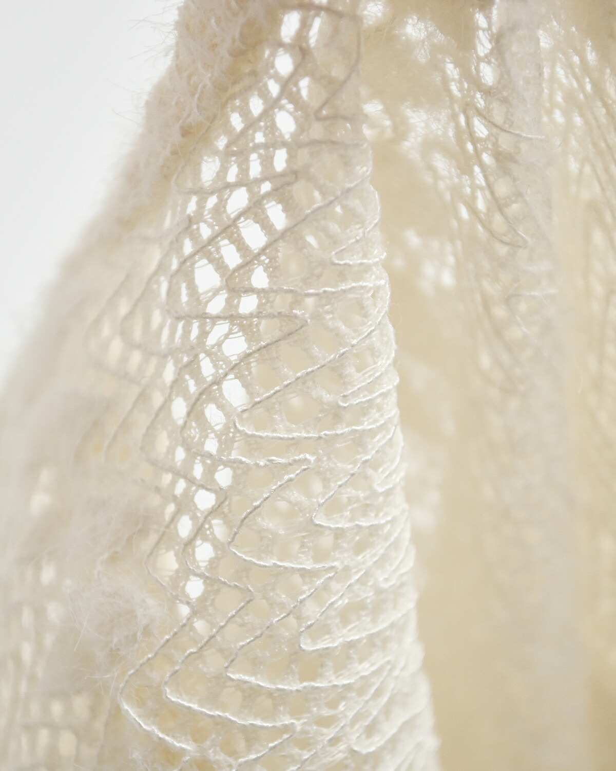 Hella(ヘラ)フロック レース シアー トップ Flocked Lace Sheer Top h263-17