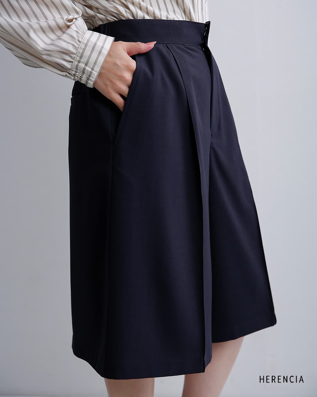 HERENCIAフロントタック ワイド キュロットパンツ h826304