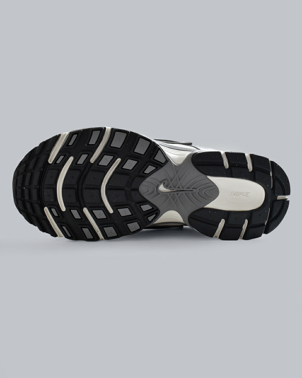 NIKEV5 RNR スニーカー hj5228