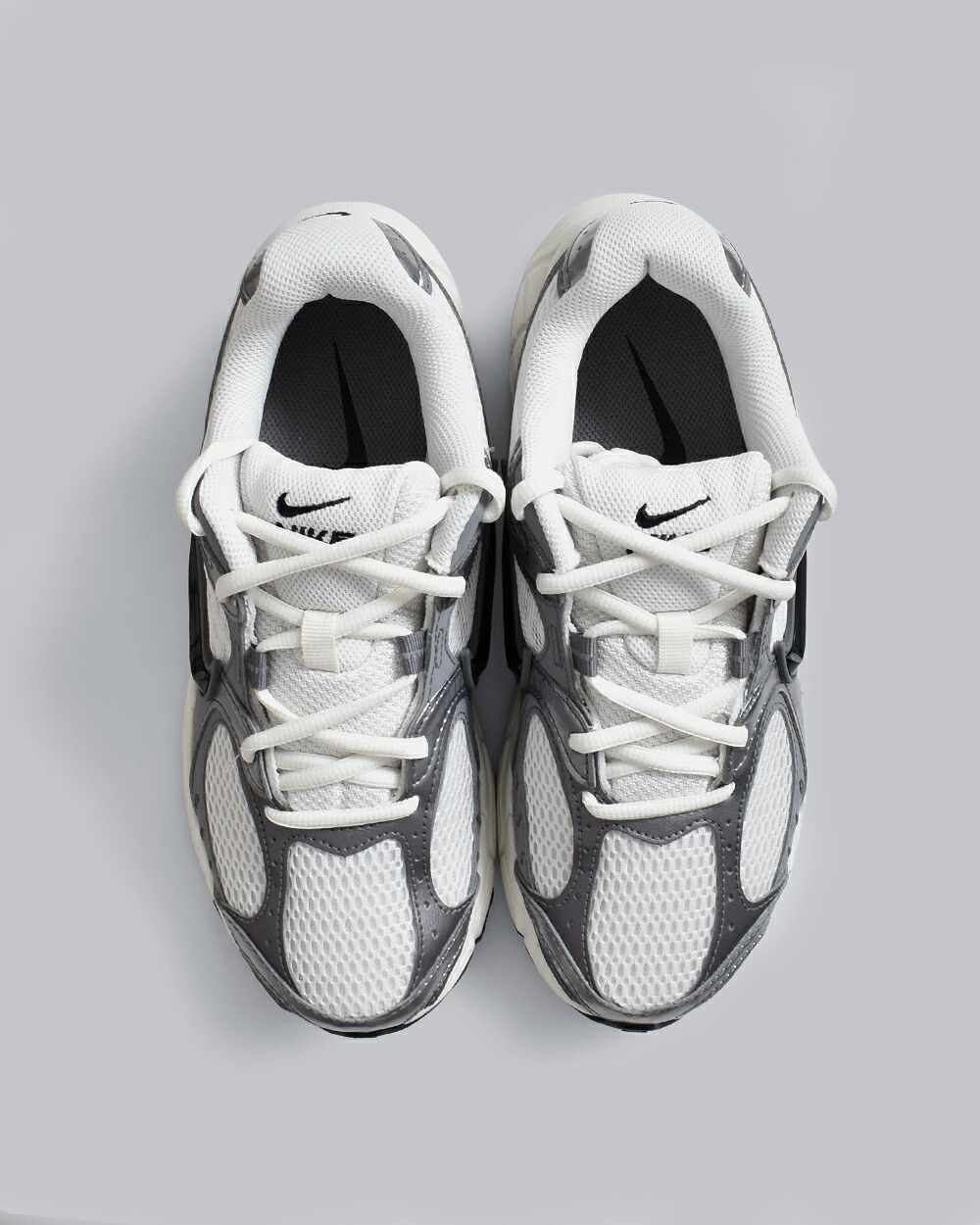 NIKEV5 RNR スニーカー hj5228