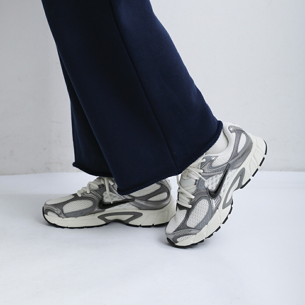 NIKEV5 RNR スニーカー hj5228