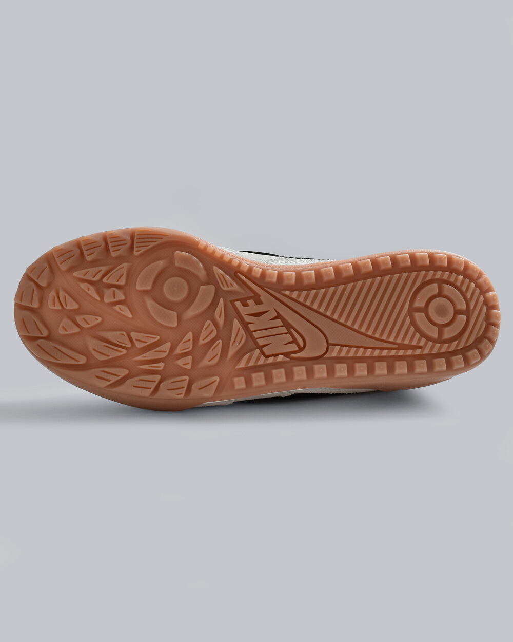 NIKEウィメンズ テラモンタ スエード スニーカー im6484