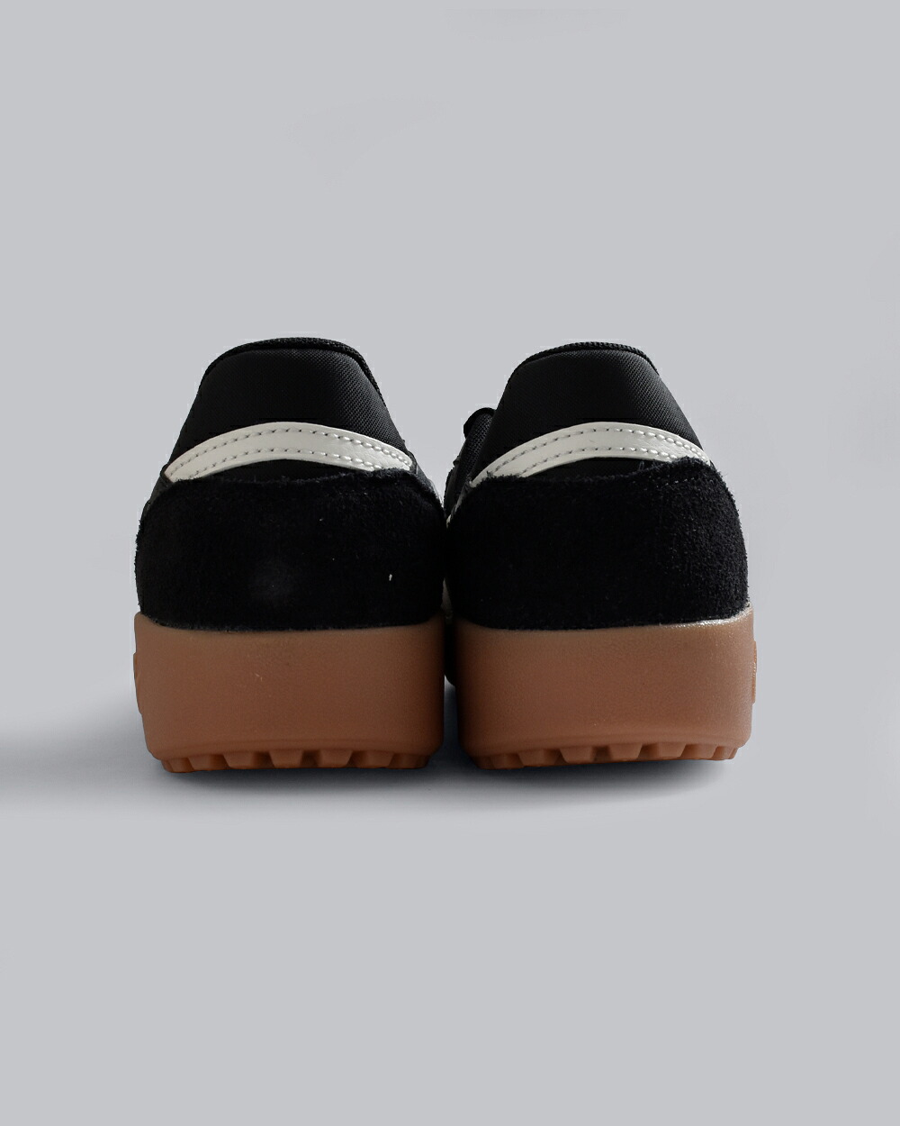 NIKEウィメンズ テラモンタ スエード スニーカー im6484