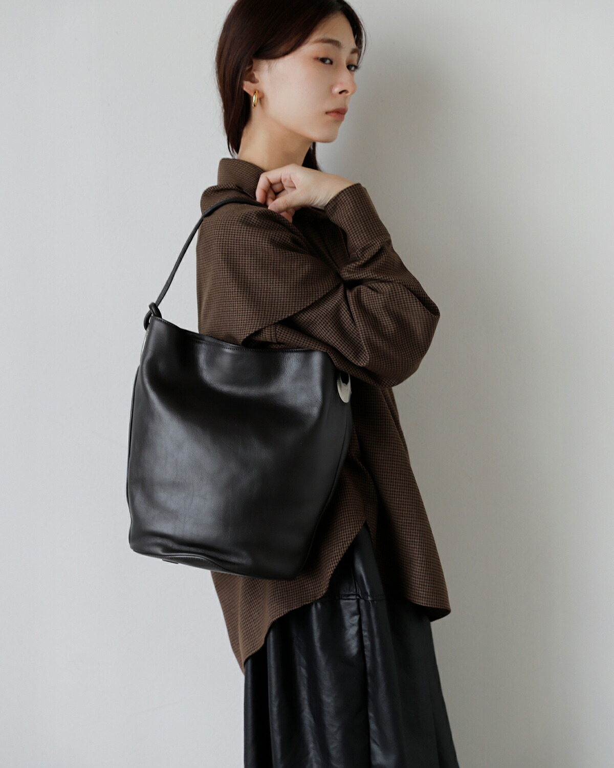 Atelier de LUMEN(アトリエ ド ルメン)カウレザー バケットバッグ COLLEN BUCKET BAG lll6f96