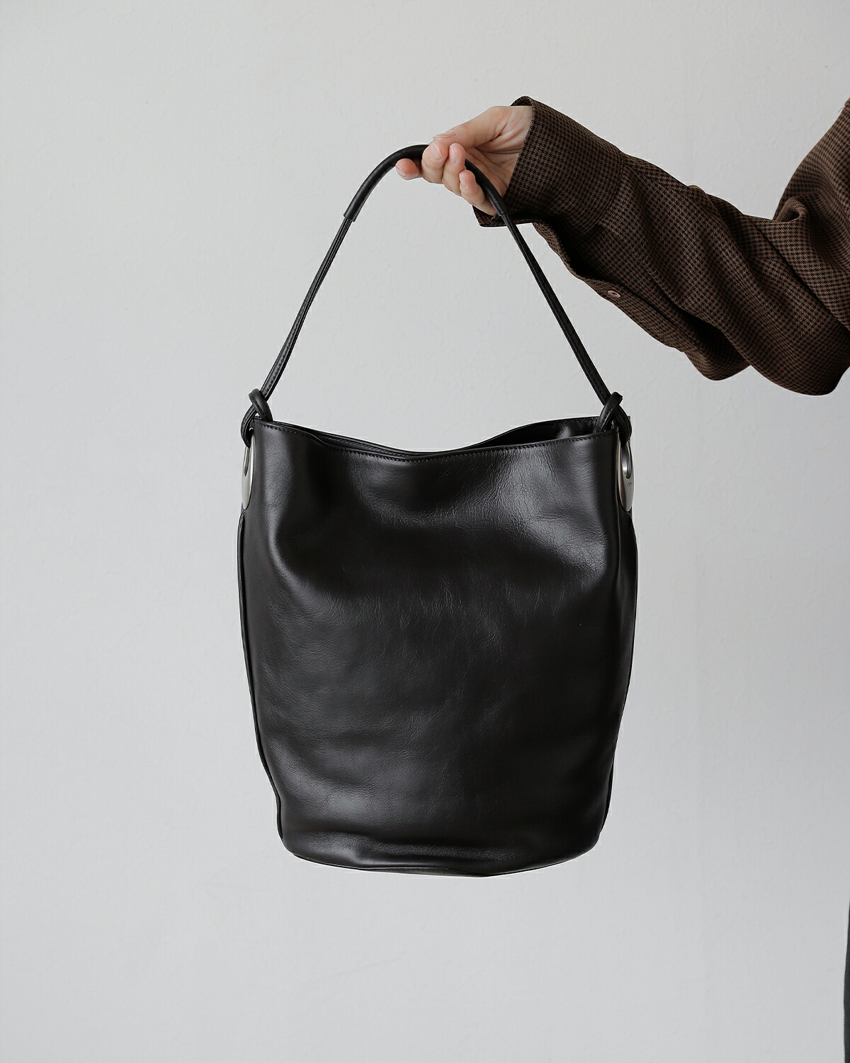 Atelier de LUMEN(アトリエ ド ルメン)カウレザー バケットバッグ COLLEN BUCKET BAG lll6f96