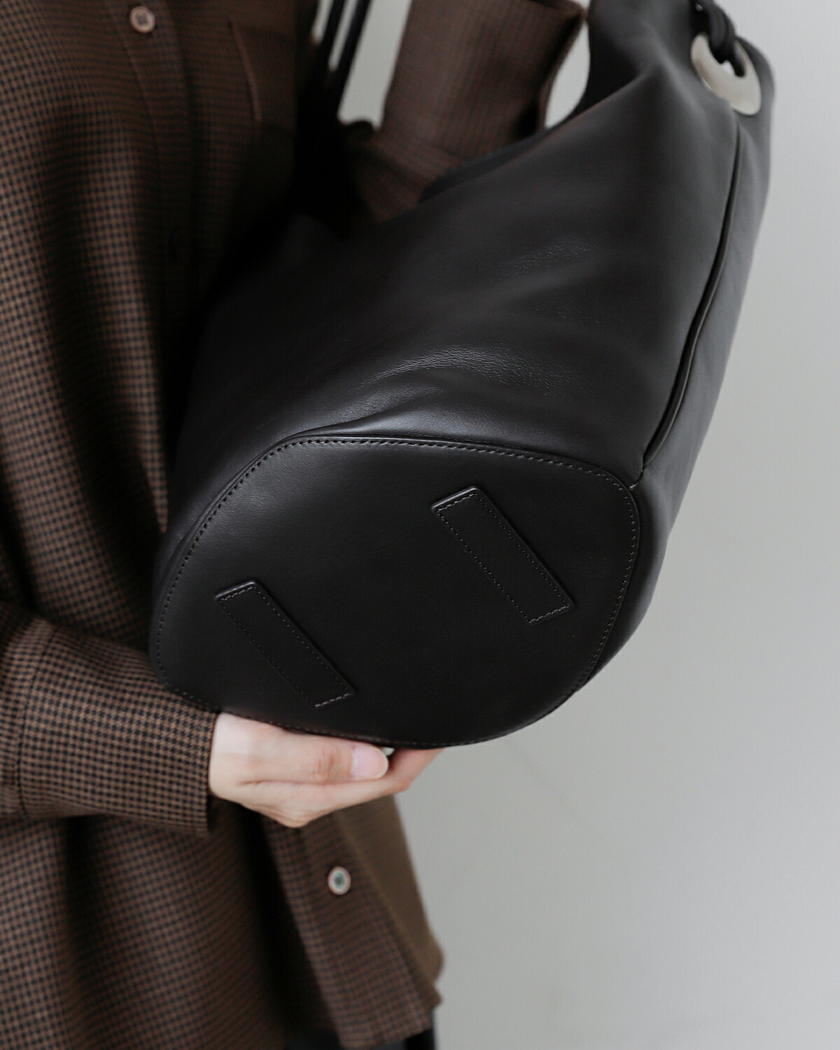 Atelier de LUMEN(アトリエ ド ルメン)カウレザー バケットバッグ COLLEN BUCKET BAG lll6f96
