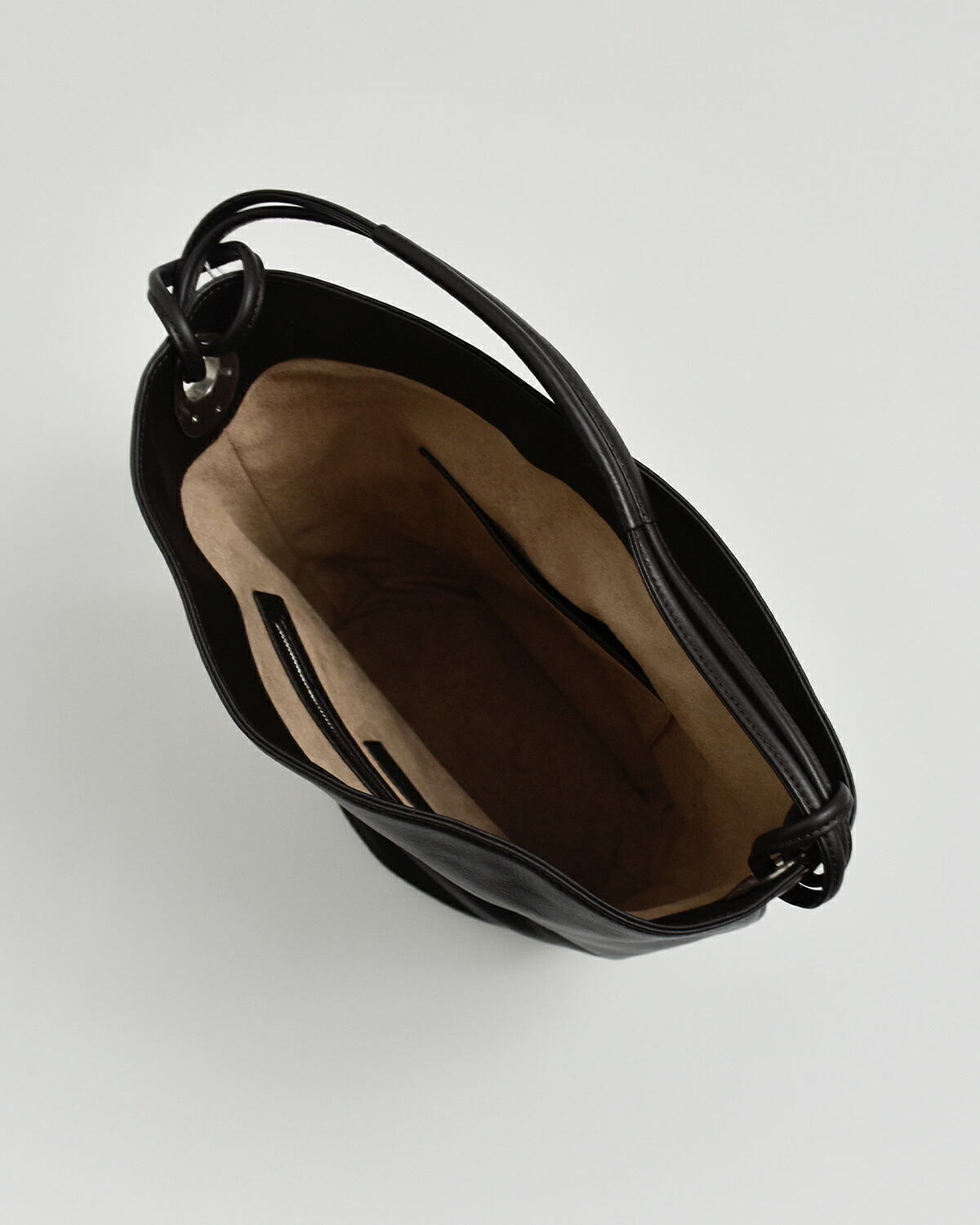 Atelier de LUMEN(アトリエ ド ルメン)カウレザー バケットバッグ COLLEN BUCKET BAG lll6f96