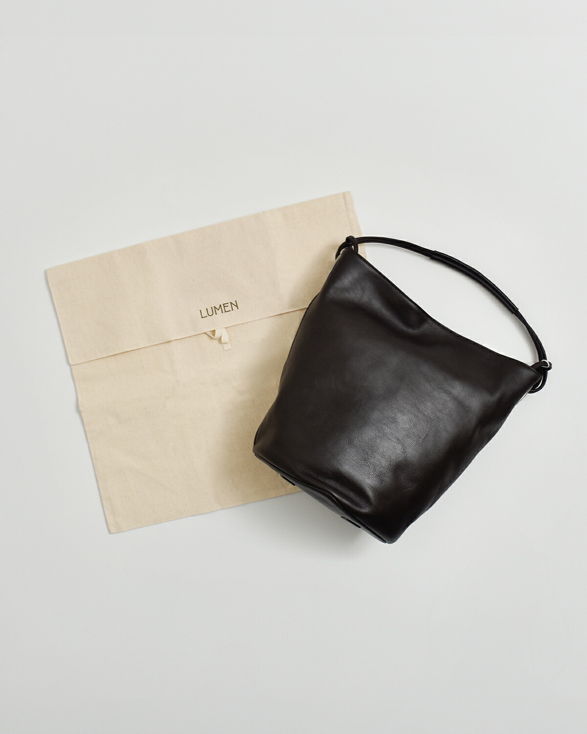 Atelier de LUMEN(アトリエ ド ルメン)カウレザー バケットバッグ COLLEN BUCKET BAG lll6f96