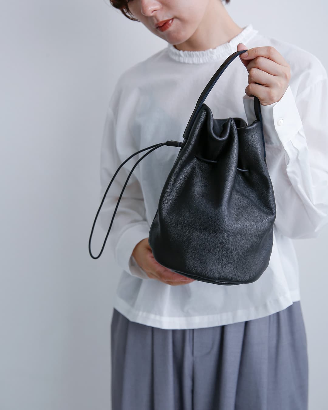 mormyrus(モルミルス)レザー 巾着 ハンドバッグ m-143