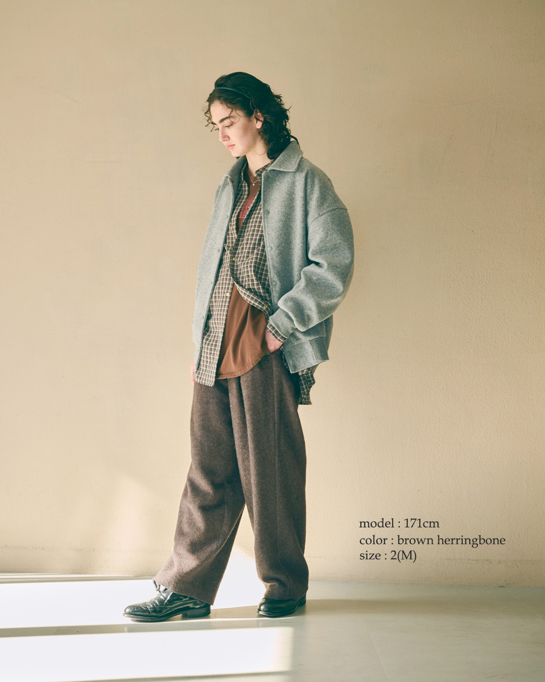 KHA:KI(カーキ)尾州リサイクルウール 起毛 2タック ワイドパンツ RE-WOOL 2TCUK PANTS mil26fpt3267
