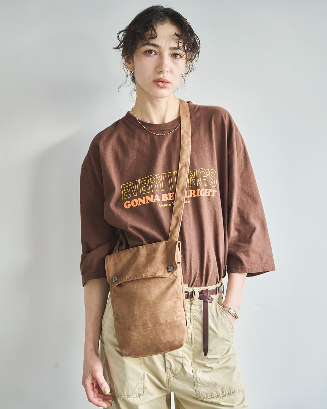 KHA:KI(カーキ)スエードライク バーティカル サコッシュ SUEDE VERTICAL SACOCHE mil26sbg3049