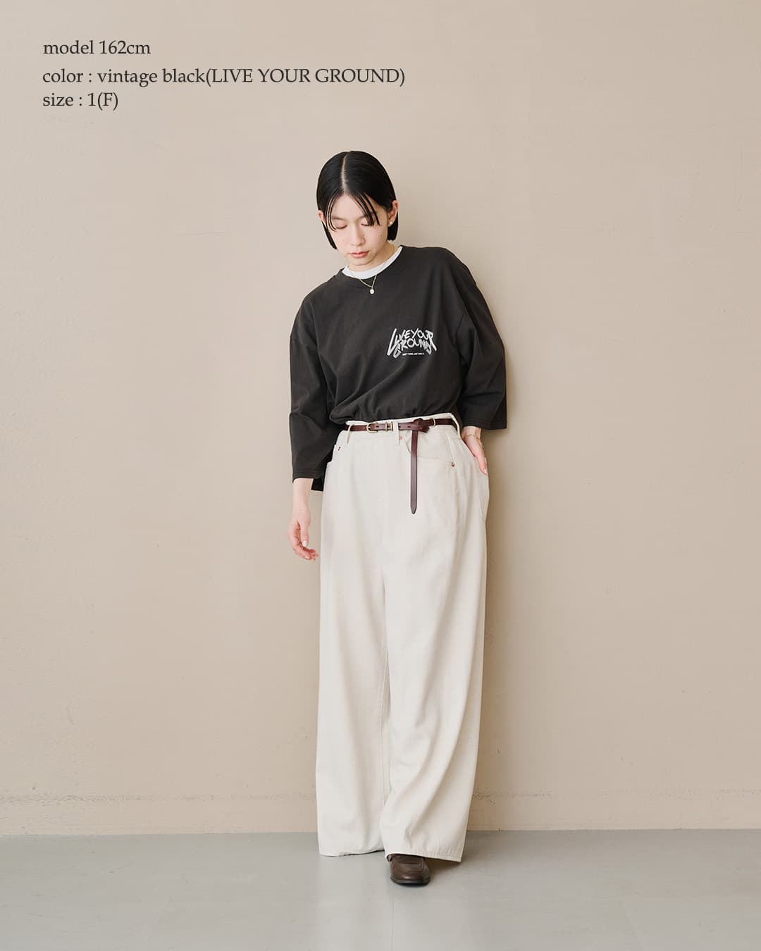 KHA:KI(カーキ)コットン天竺 プリント 7分袖Tシャツ LIVE YOUR GROUND / E.G.B.A mil26scs3506-7