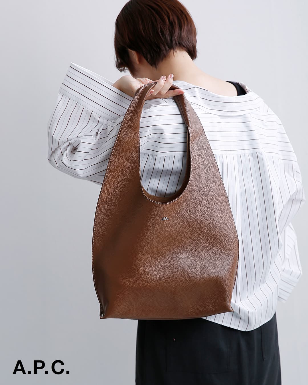 A.P.C.(アー・ペー・セー)グレインレザー ショルダーバッグ LE NEIGE pxcbc-f67043