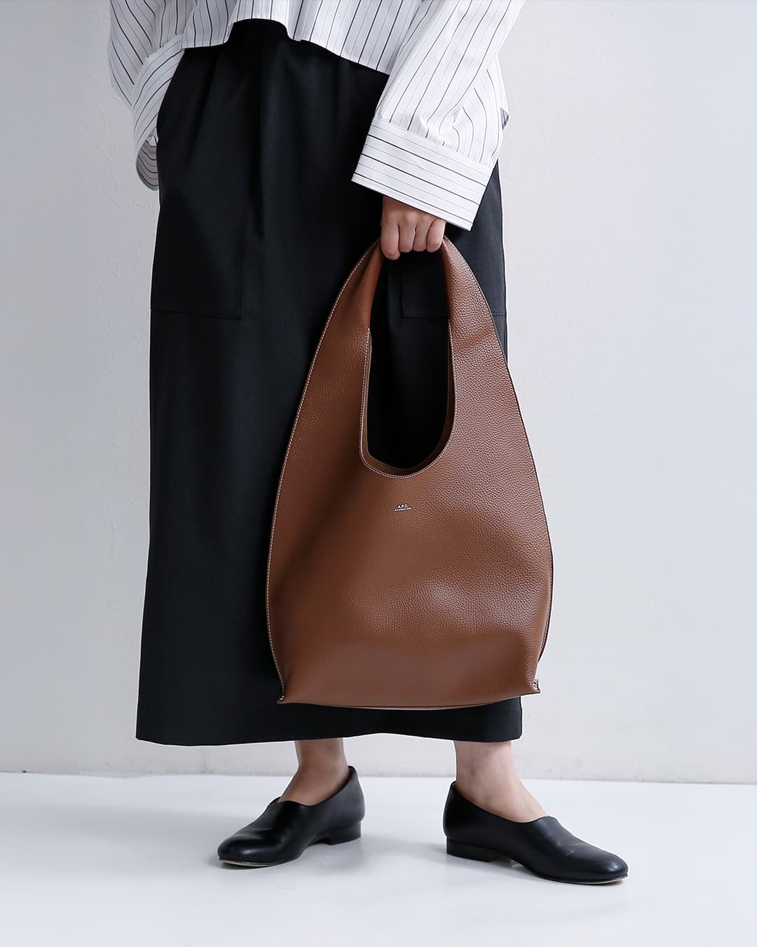 A.P.C.(アー・ペー・セー)グレインレザー ショルダーバッグ LE NEIGE pxcbc-f67043