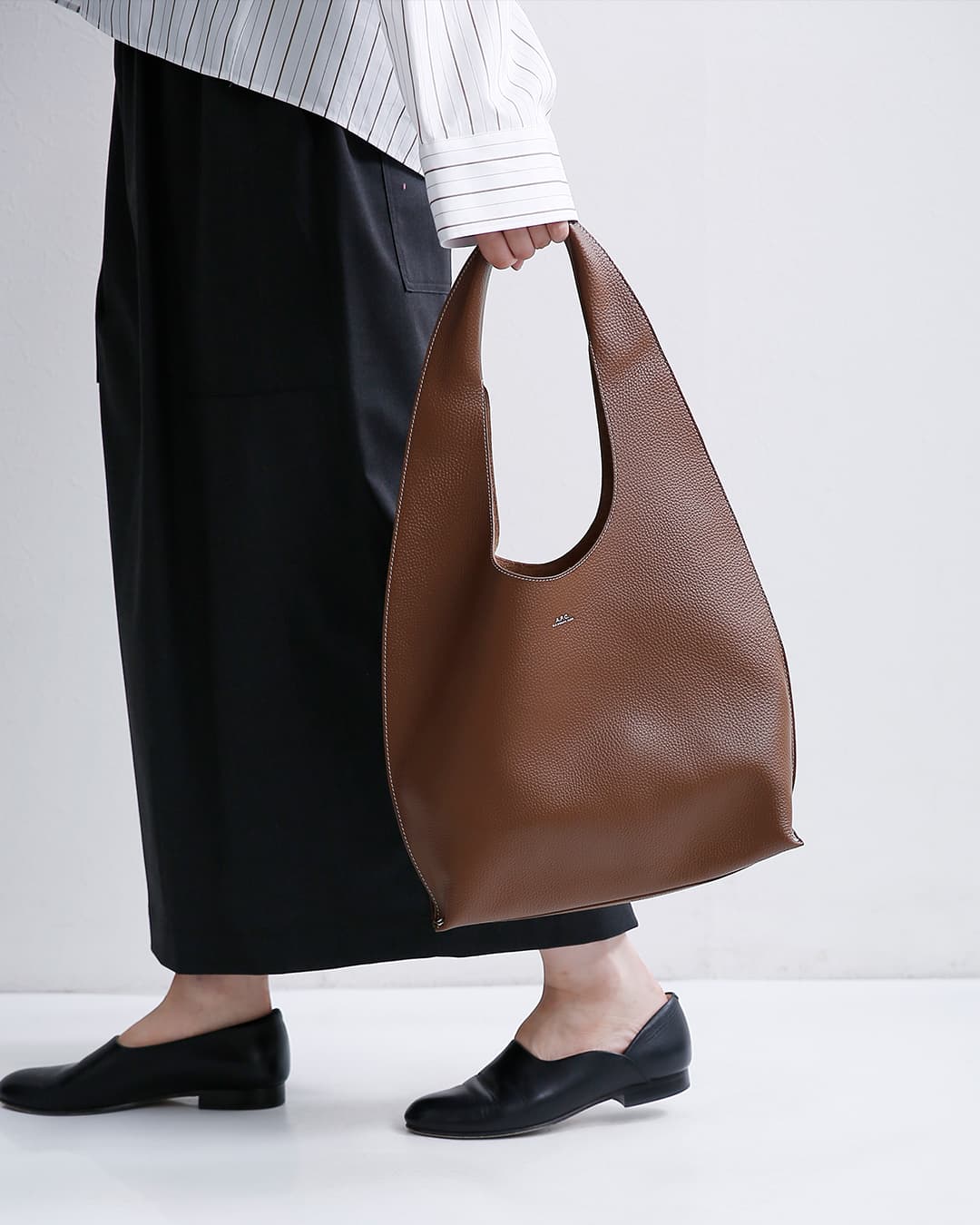 A.P.C.(アー・ペー・セー)グレインレザー ショルダーバッグ LE NEIGE pxcbc-f67043