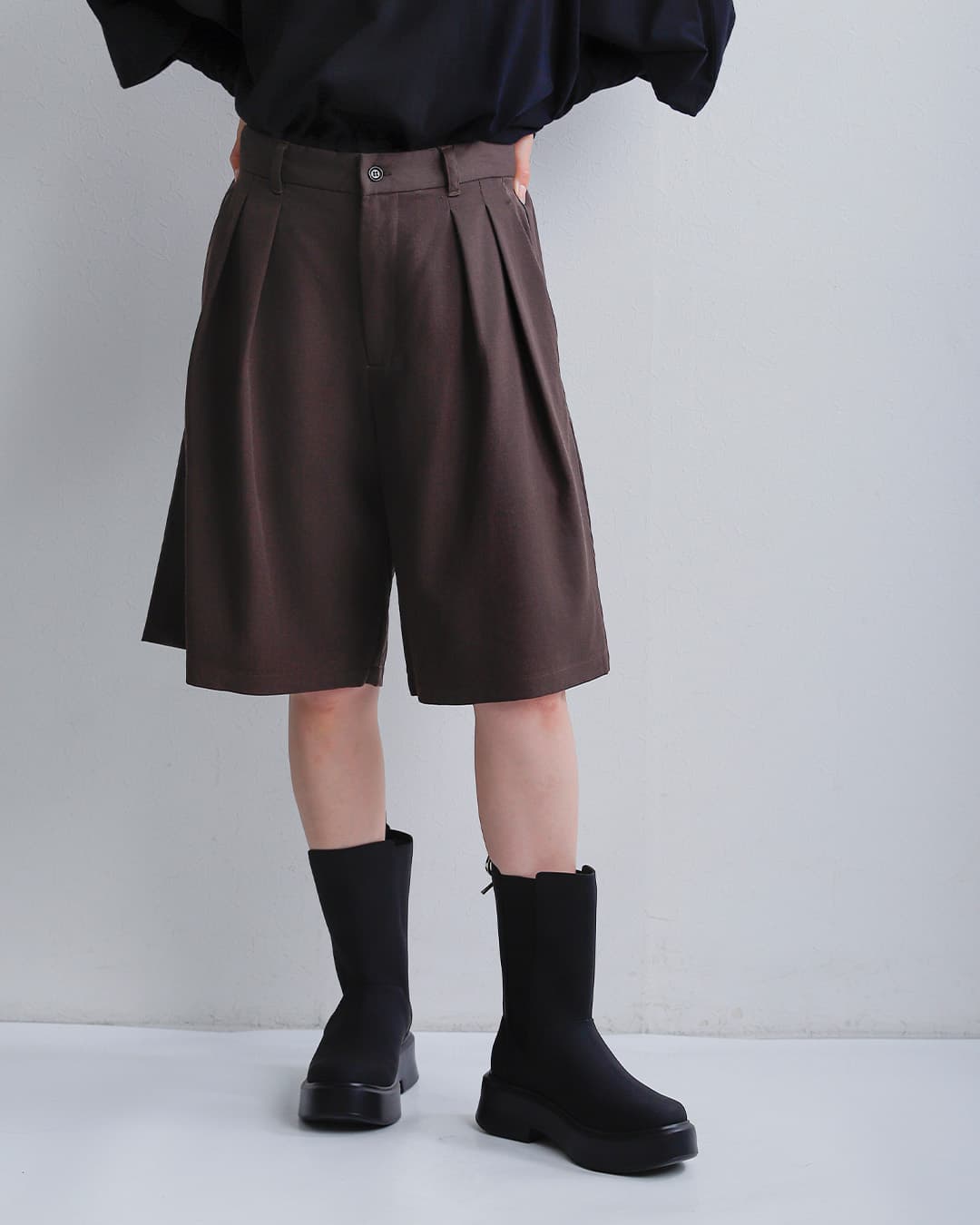 tissuウール ルマーノツイル タック ハーフパンツ