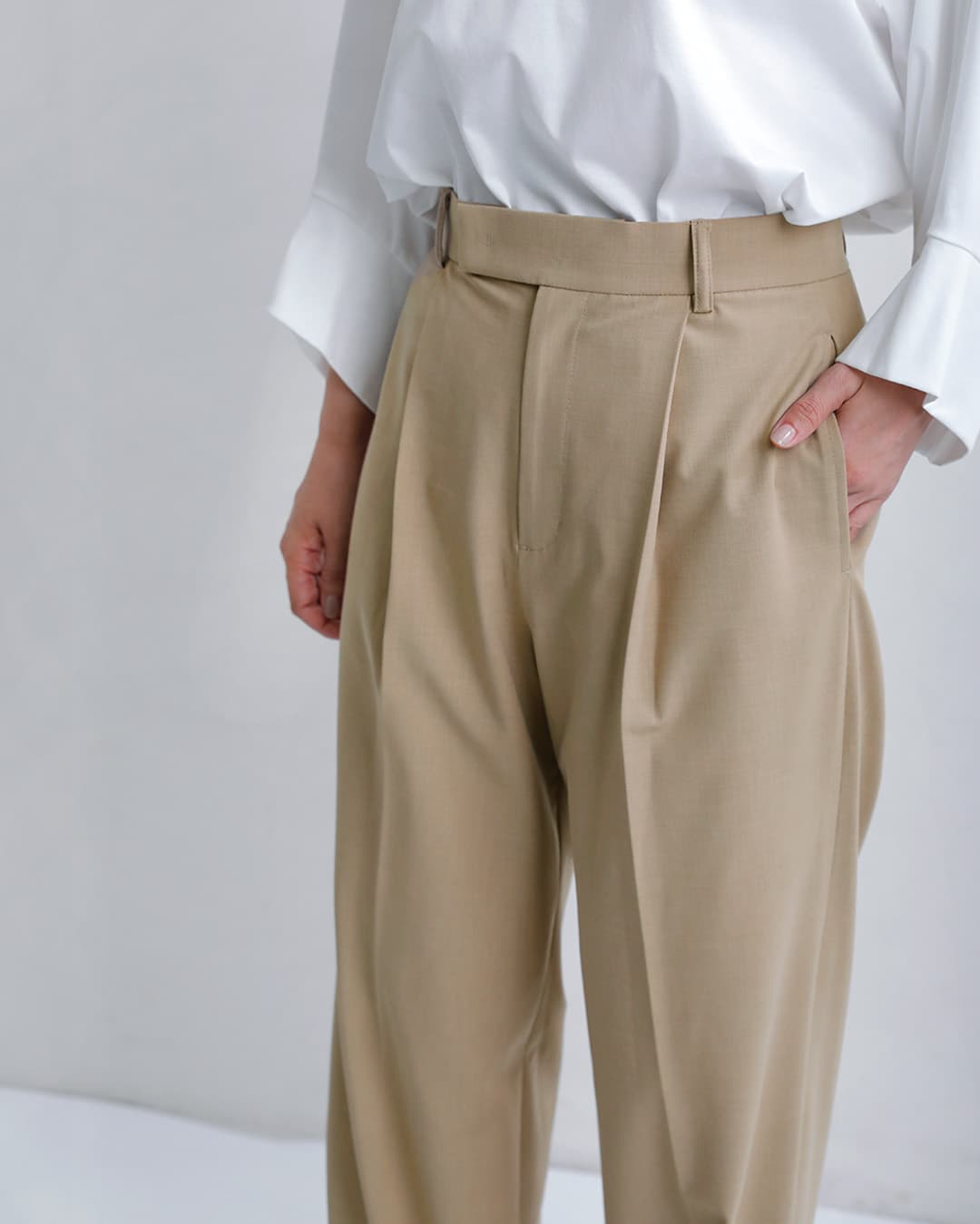 DONEEYUセンタープレス ストレート パンツ u-2400
