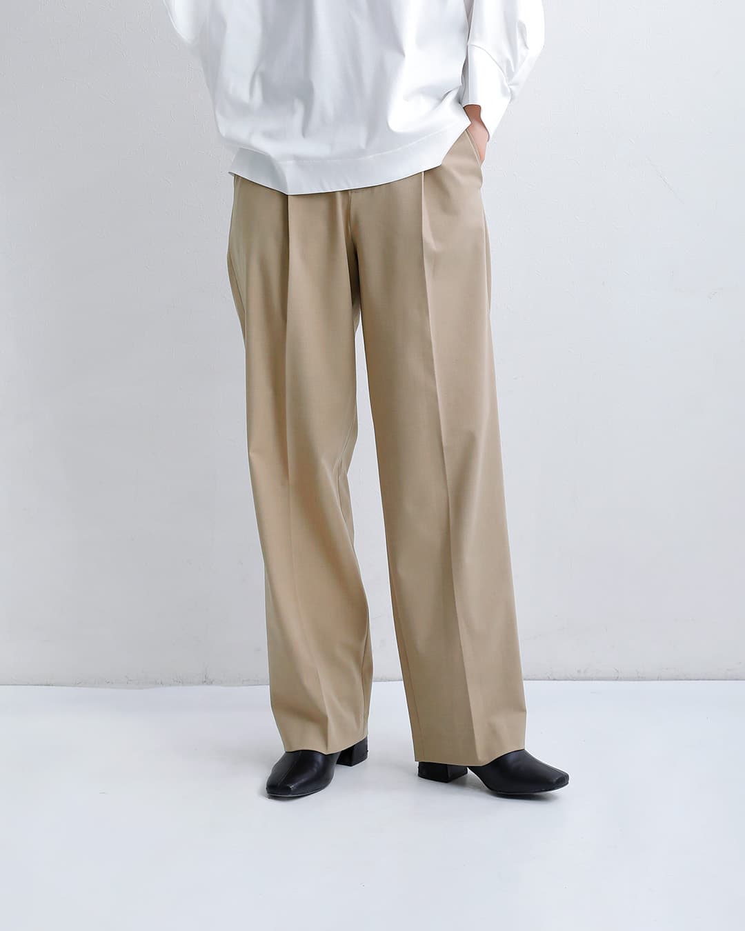 DONEEYUセンタープレス ストレート パンツ u-2400