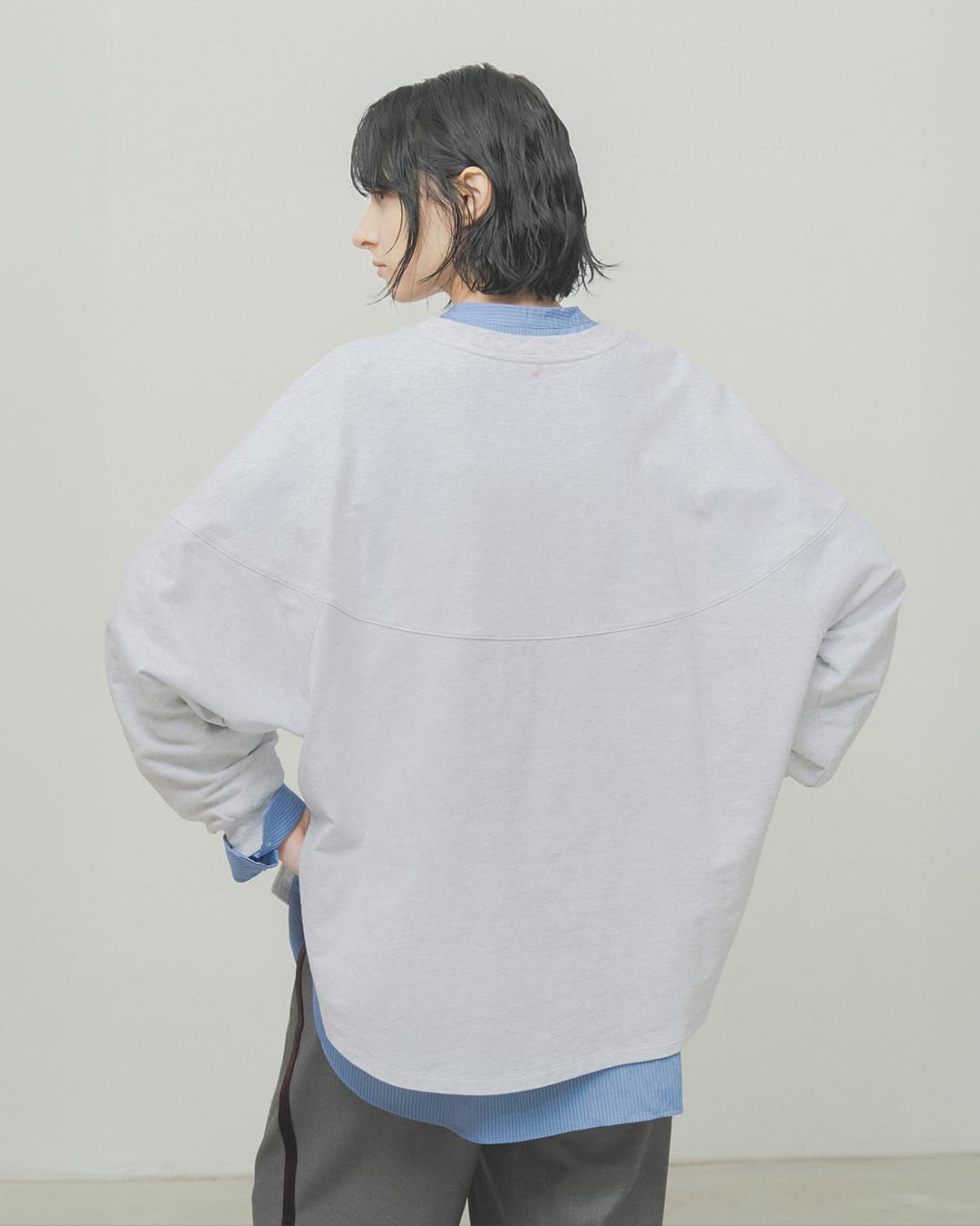 WHYTO.(ホワイト)コットン裏毛 ラウンド スウィッチ スウェットシャツ wht26fcs4024
