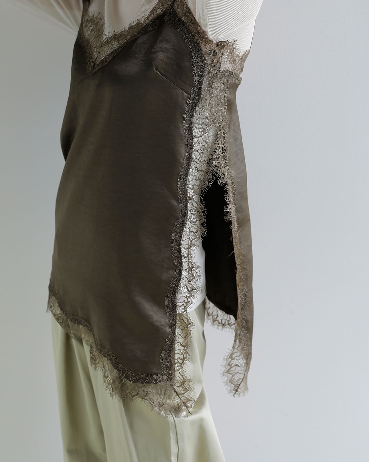 CREDONA(クレドナ)サテンレースキャミソール SATIN LACE CAMI 1426110012-0