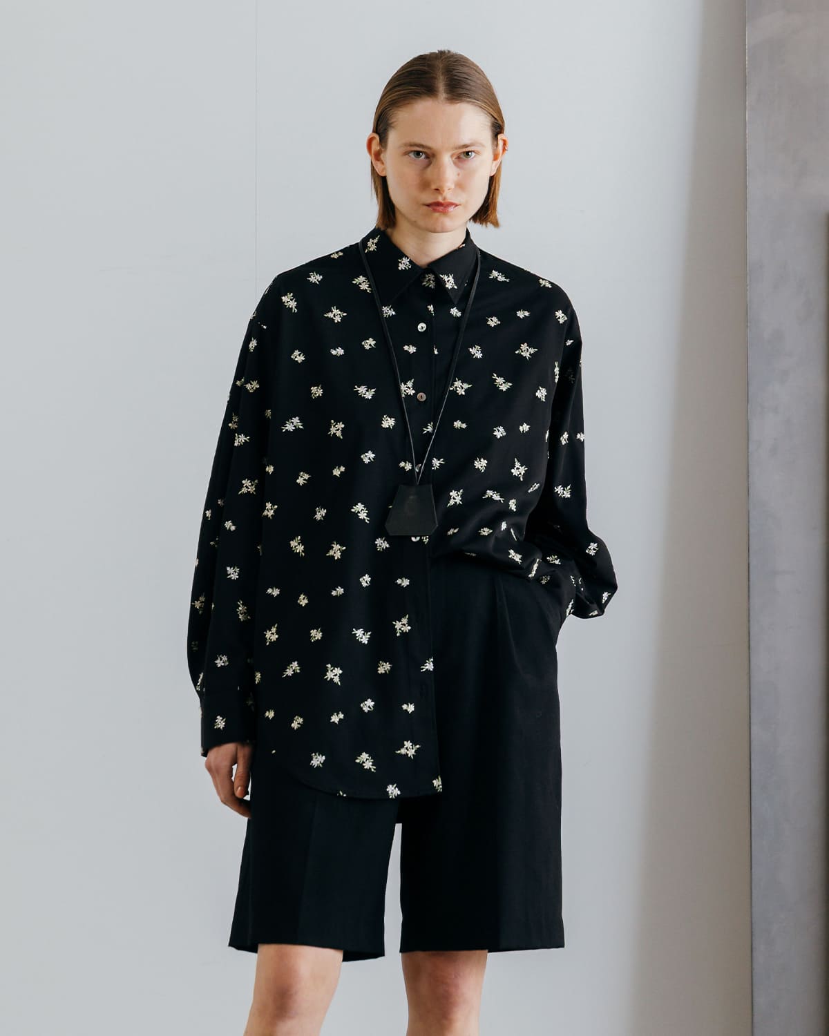 CREDONA(クレドナ)フラワー刺繍シャツFLOWEREMBROIDERYSHIRTS 1426110018-0