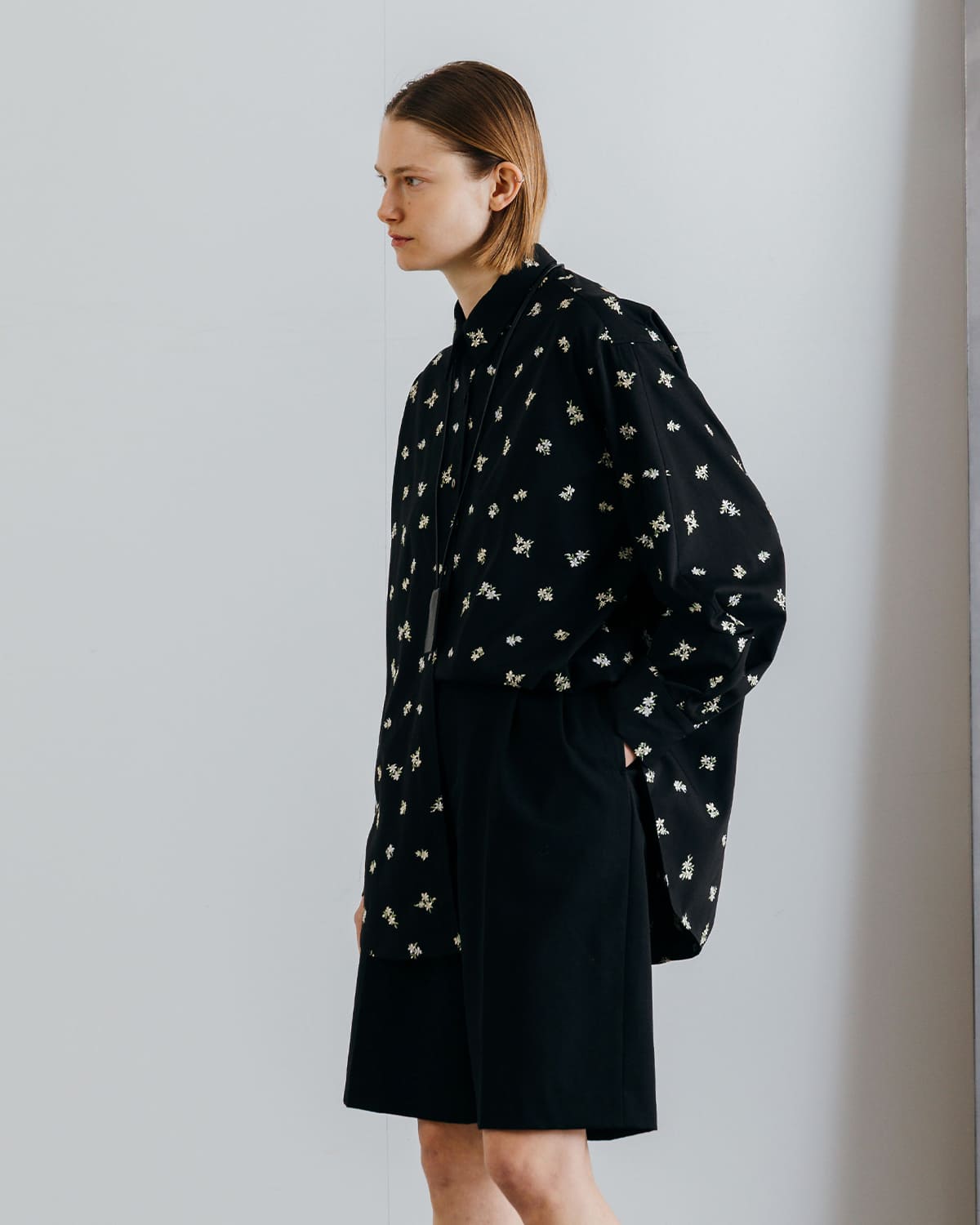 CREDONA(クレドナ)フラワー刺繍シャツFLOWEREMBROIDERYSHIRTS 1426110018-0