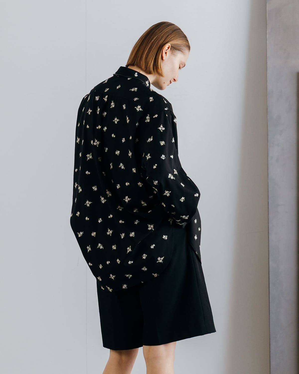 CREDONA(クレドナ)フラワー刺繍シャツFLOWEREMBROIDERYSHIRTS 1426110018-0