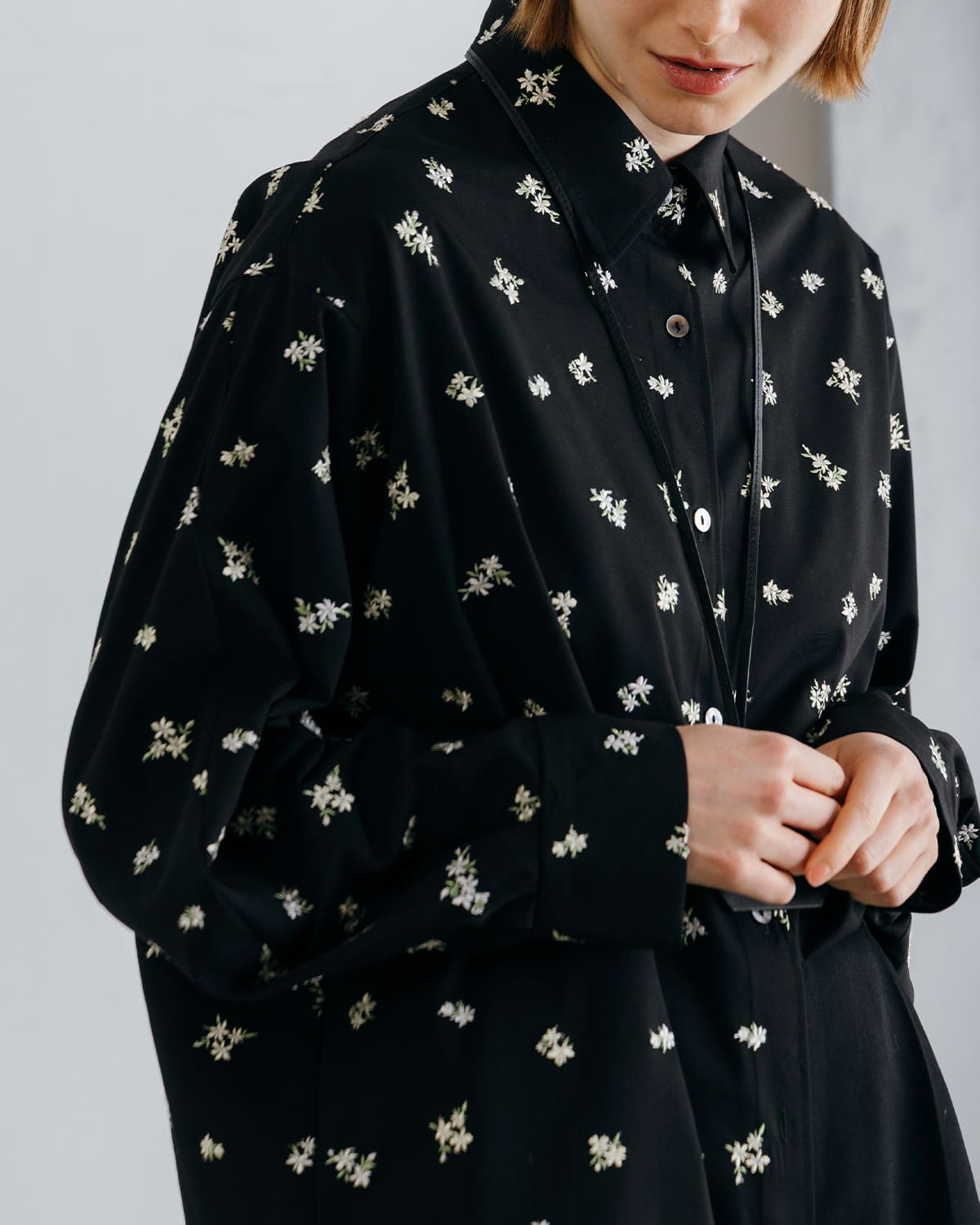 CREDONA(クレドナ)フラワー刺繍シャツFLOWEREMBROIDERYSHIRTS 1426110018-0