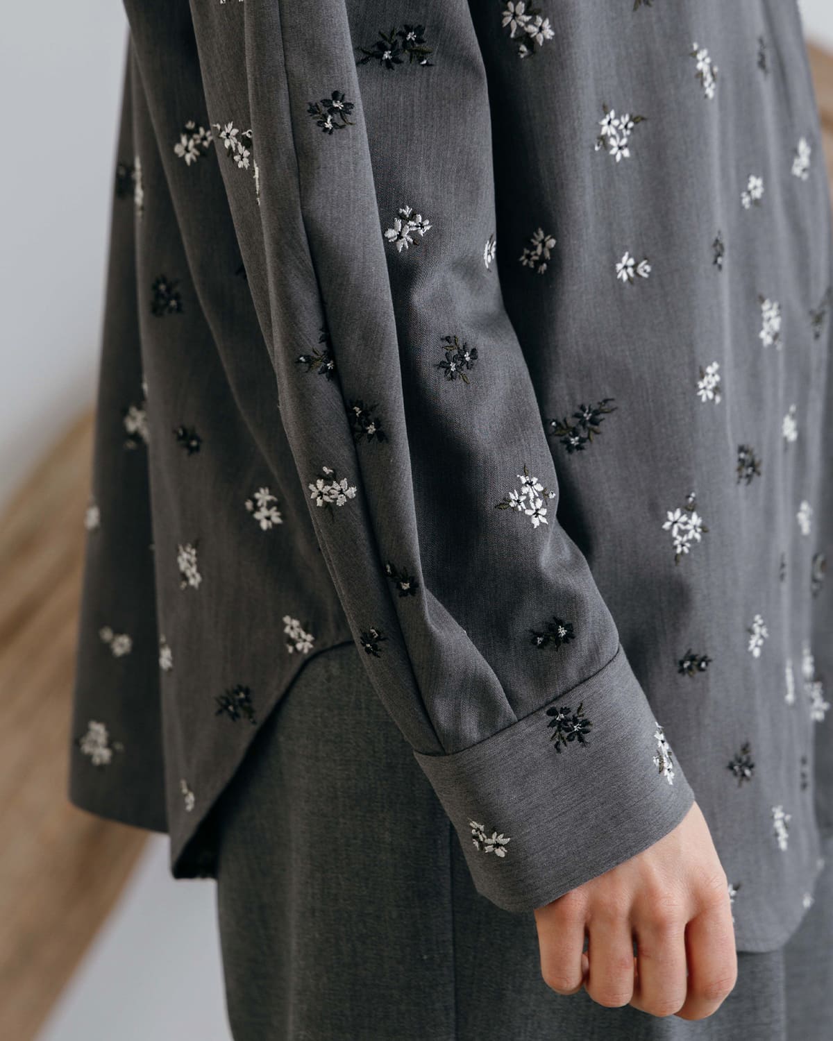 CREDONA(クレドナ)フラワー刺繍シャツFLOWEREMBROIDERYSHIRTS 1426110018-0