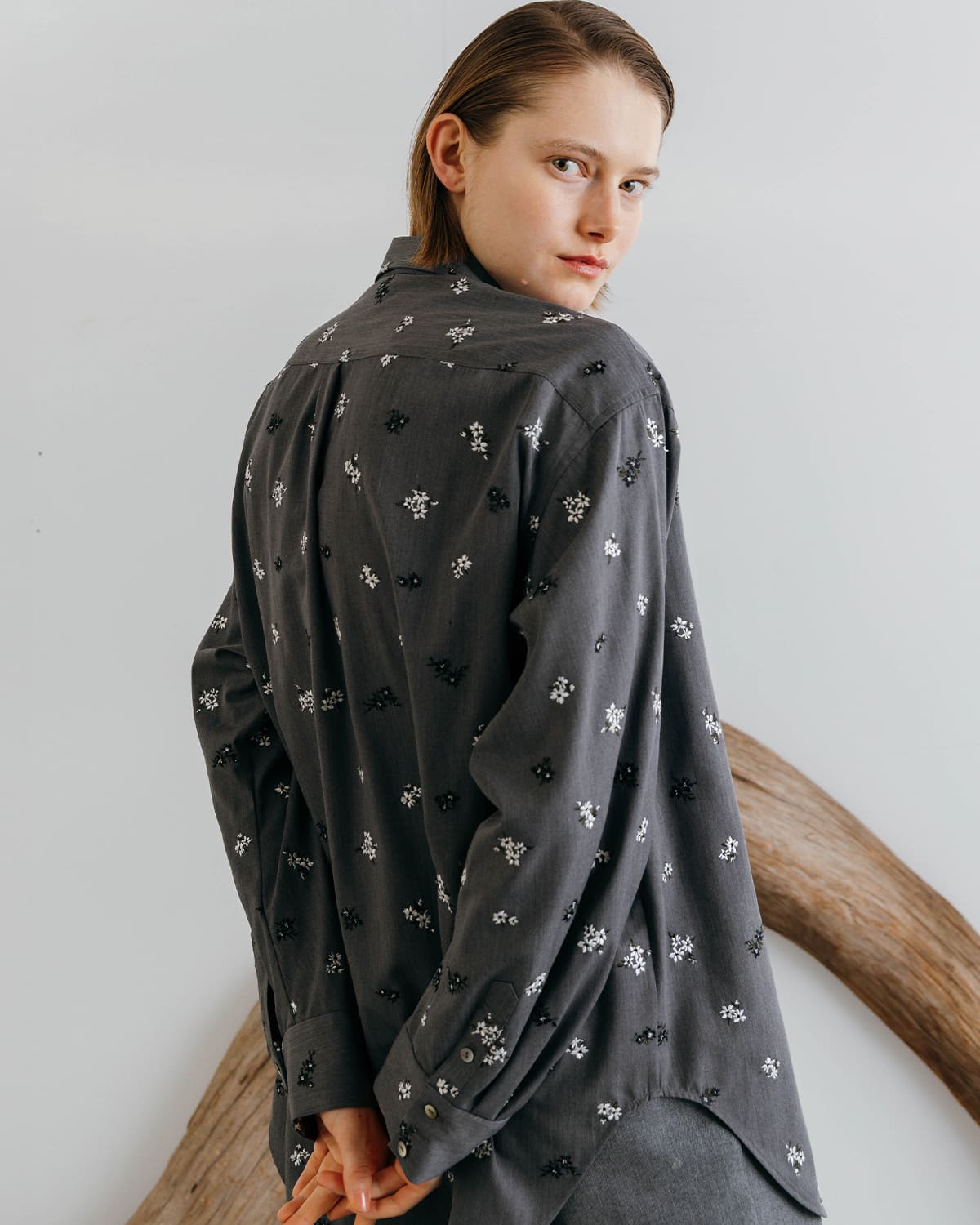 CREDONA(クレドナ)フラワー刺繍シャツFLOWEREMBROIDERYSHIRTS 1426110018-0