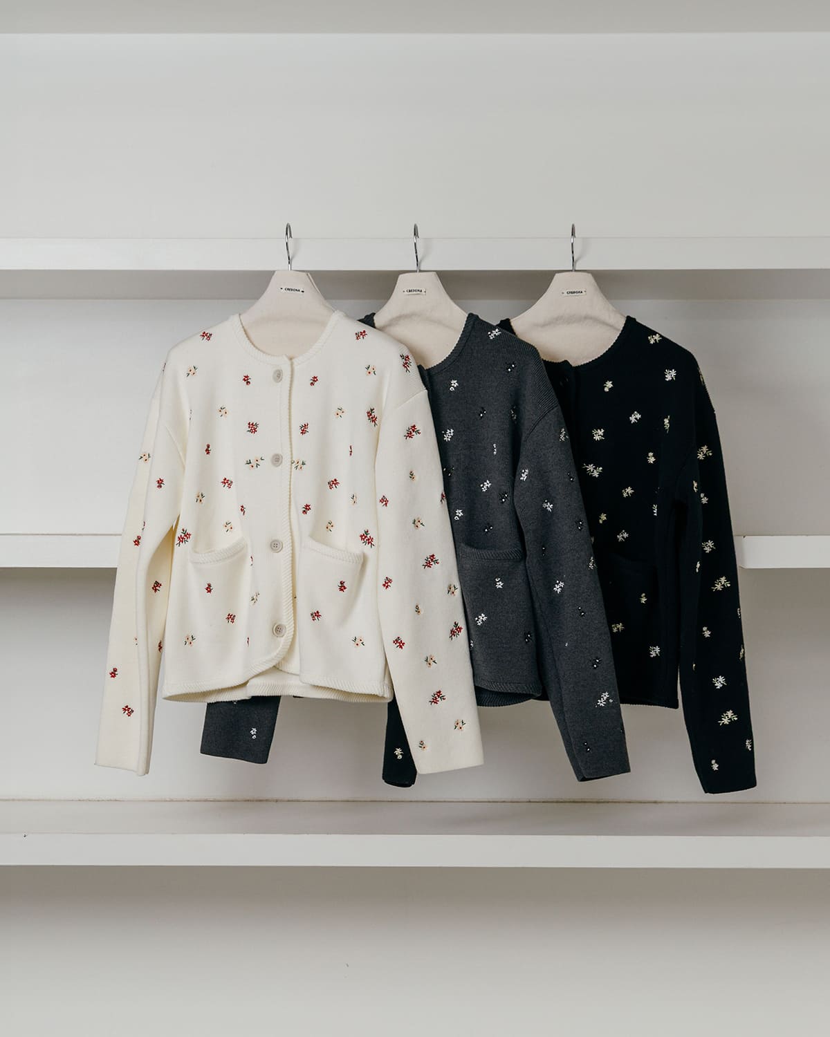 CREDONA(クレドナ)フラワー刺繍春ニットカーディガン伸縮性高密度張り感家庭洗濯華やかFLOWEREMBROIDERYCD 1426111017-0