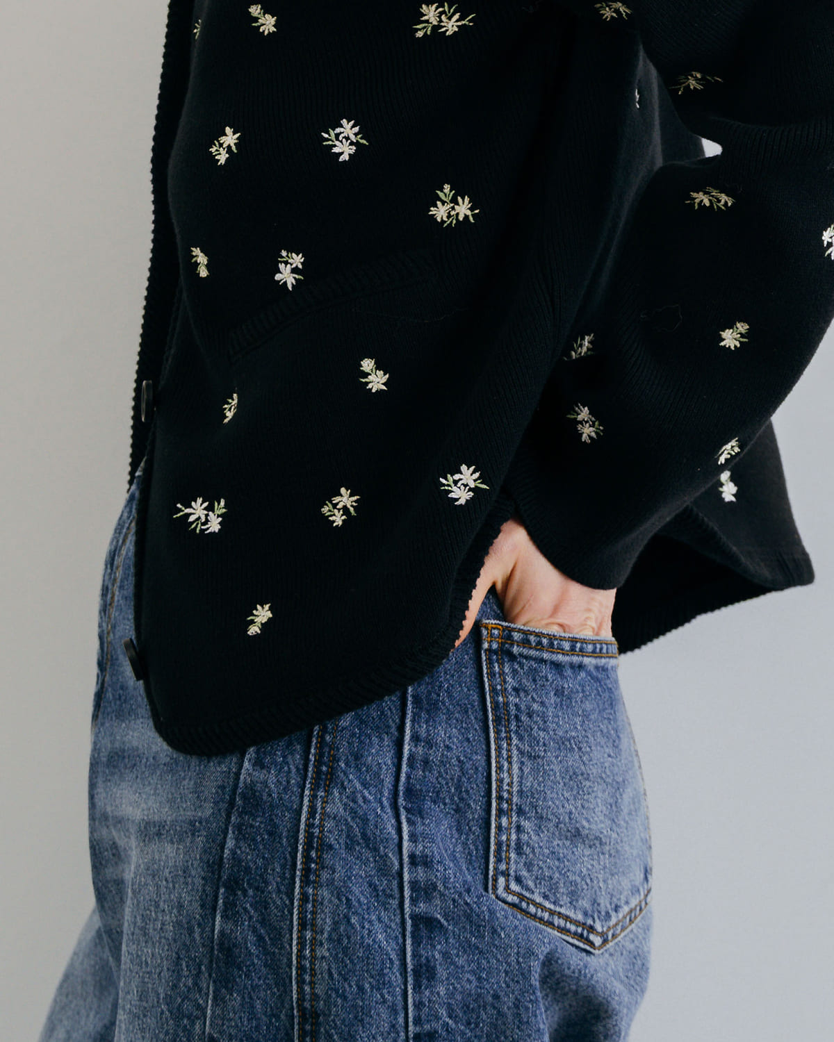 CREDONA(クレドナ)フラワー刺繍春ニットカーディガン伸縮性高密度張り感家庭洗濯華やかFLOWEREMBROIDERYCD 1426111017-0