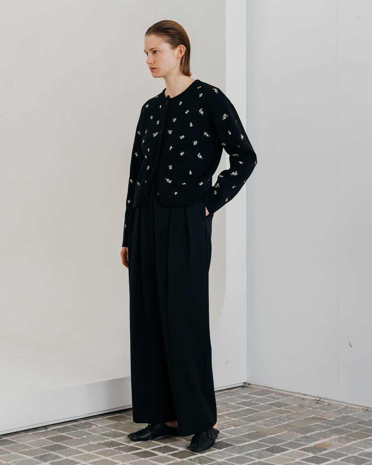 CREDONA(クレドナ)フラワー刺繍春ニットカーディガン伸縮性高密度張り感家庭洗濯華やかFLOWEREMBROIDERYCD 1426111017-0