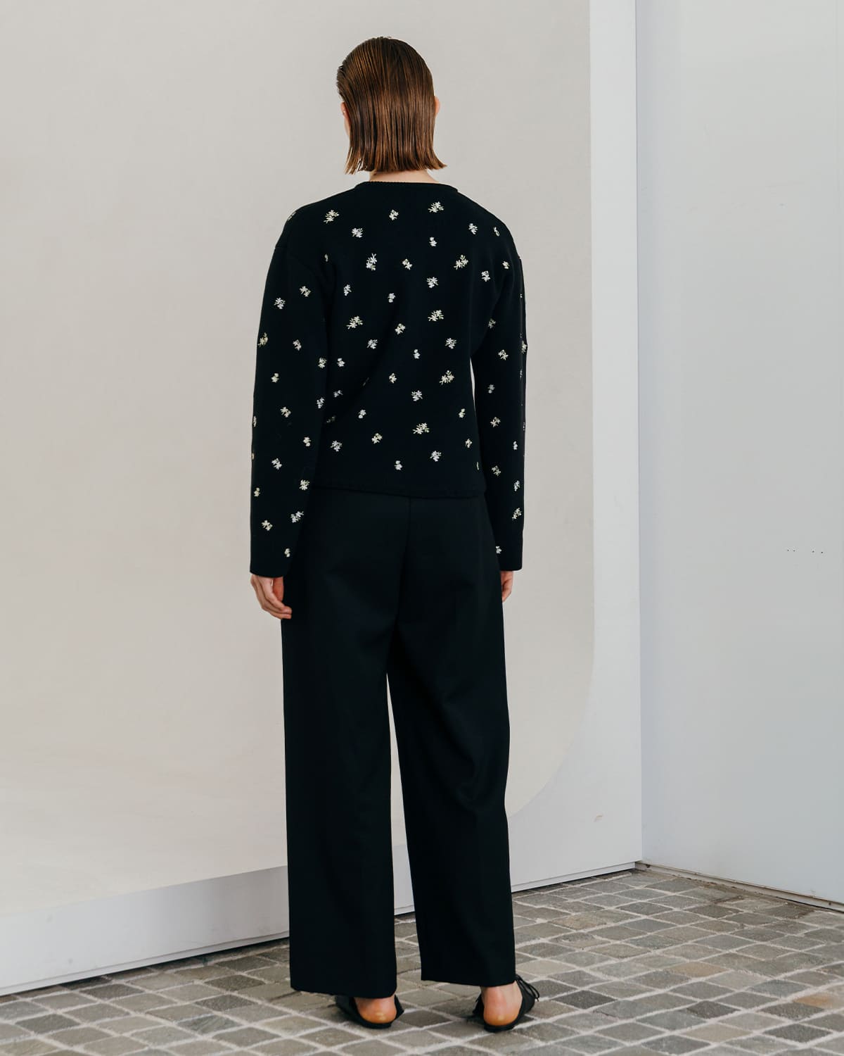 CREDONA(クレドナ)フラワー刺繍春ニットカーディガン伸縮性高密度張り感家庭洗濯華やかFLOWEREMBROIDERYCD 1426111017-0