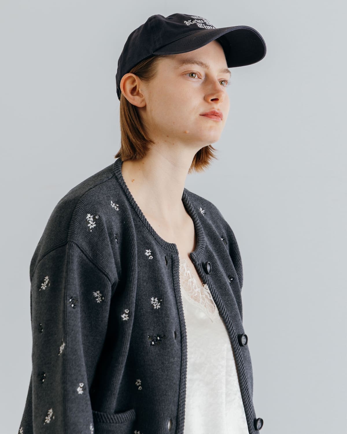 CREDONA(クレドナ)フラワー刺繍春ニットカーディガン伸縮性高密度張り感家庭洗濯華やかFLOWEREMBROIDERYCD 1426111017-0