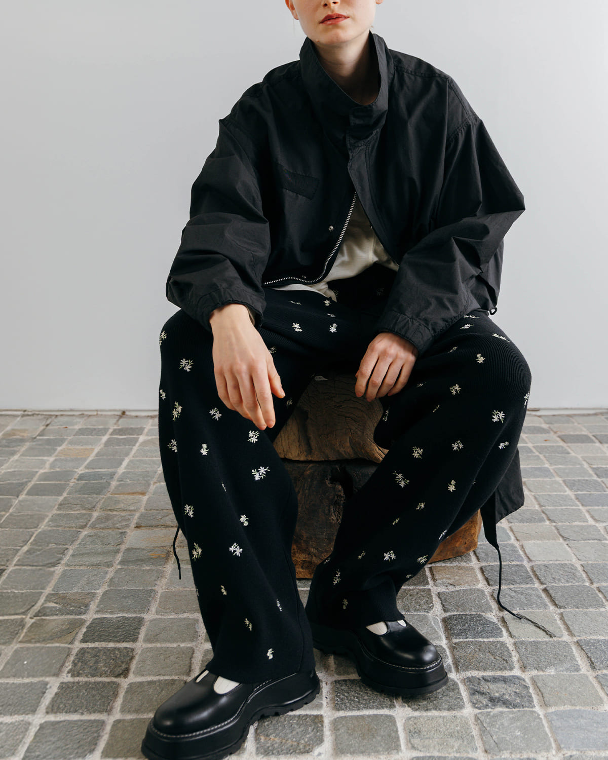 CREDONA(クレドナ)フラワー刺繍ニットパンツFLOWEREMBROIDERYKNITPANTS 1426120019-0