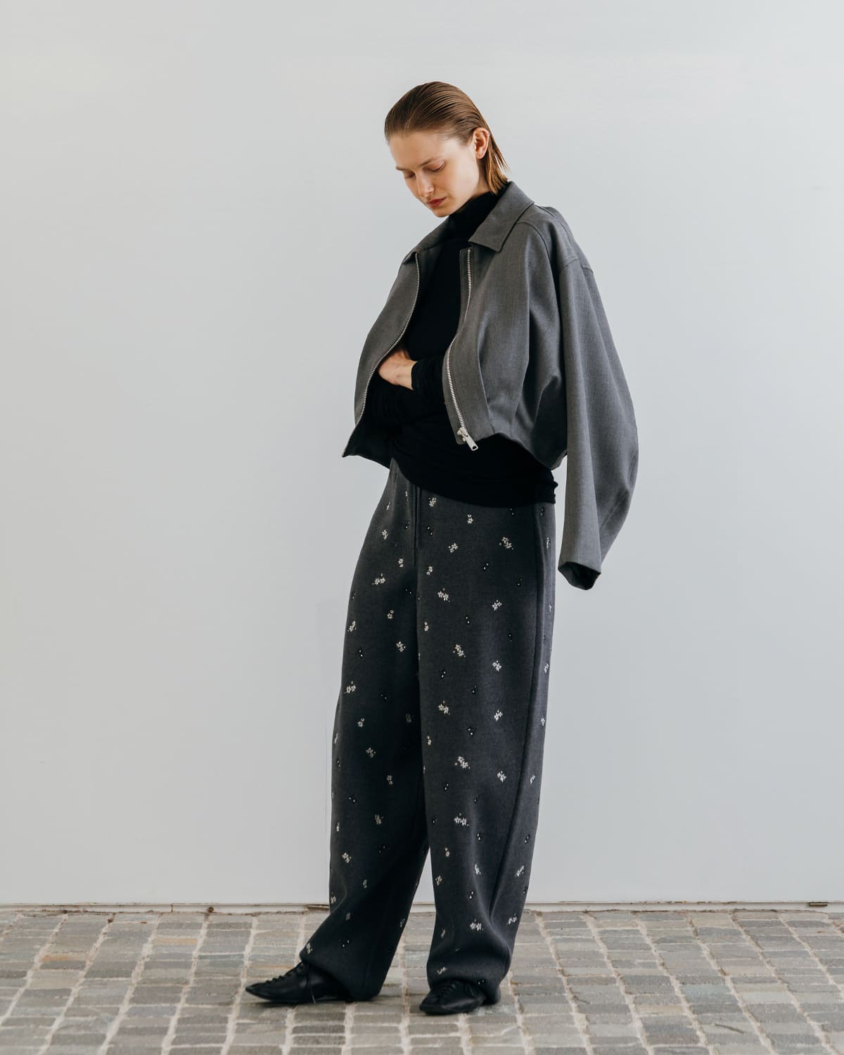 CREDONA(クレドナ)フラワー刺繍ニットパンツFLOWEREMBROIDERYKNITPANTS 1426120019-0