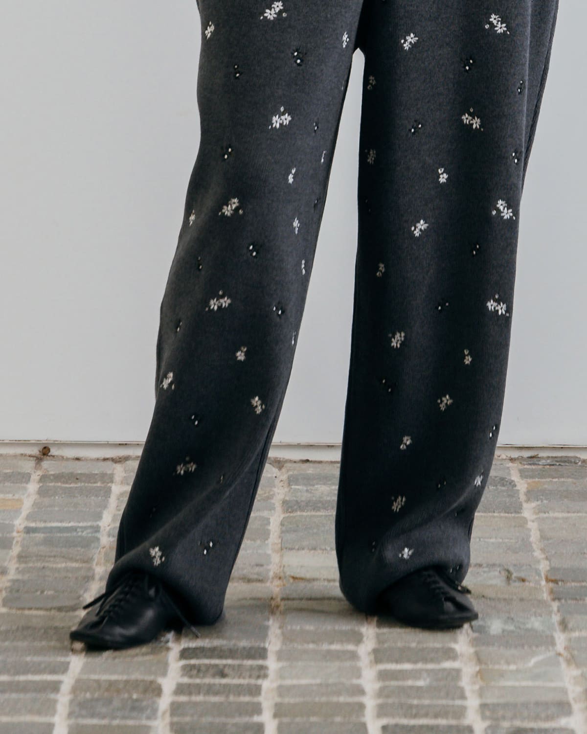 CREDONA(クレドナ)フラワー刺繍ニットパンツFLOWEREMBROIDERYKNITPANTS 1426120019-0