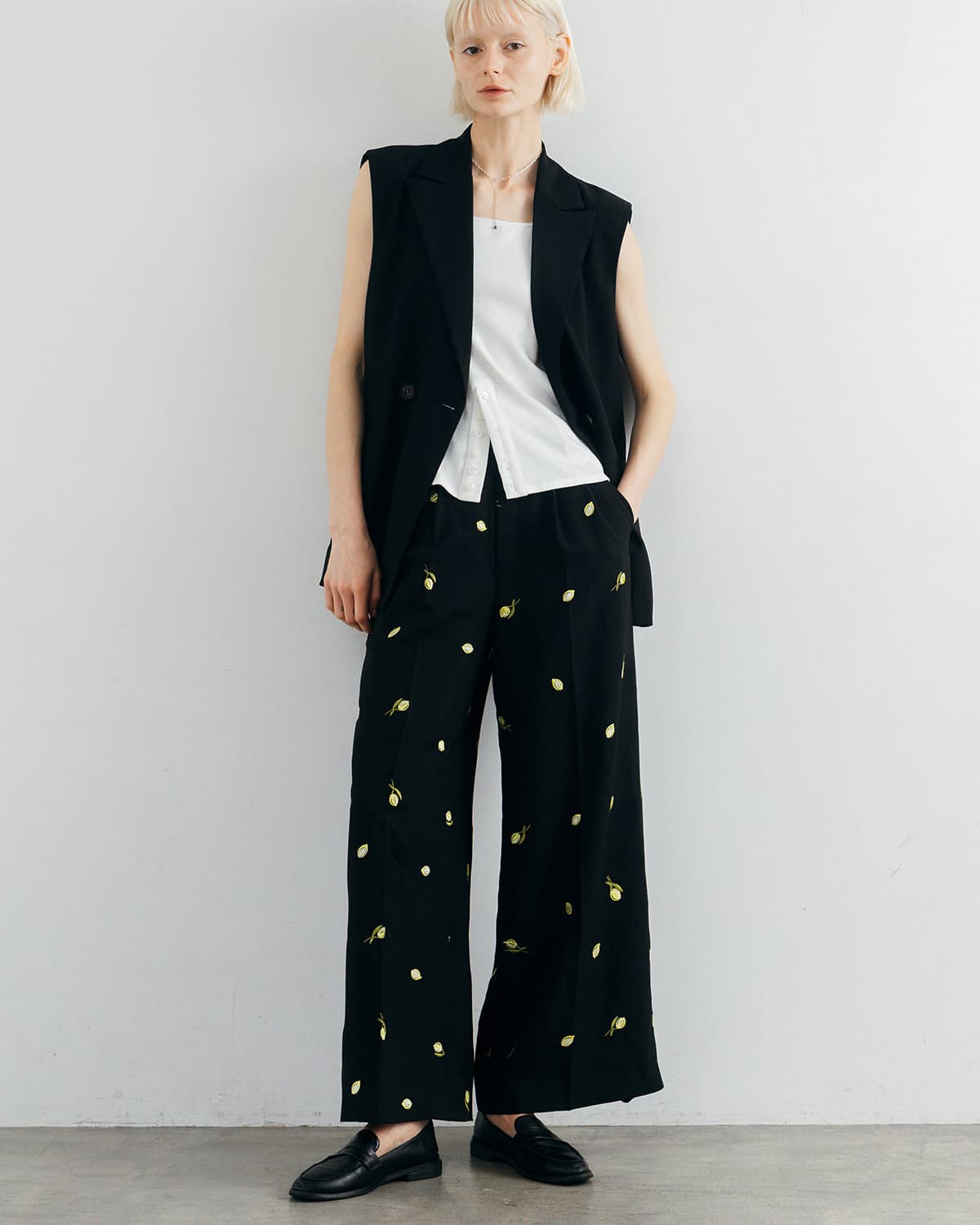 CREDONA(クレドナ)モチーフ刺繍パンツ MOTIF EMBROIDERY PANTS 1426320064-0