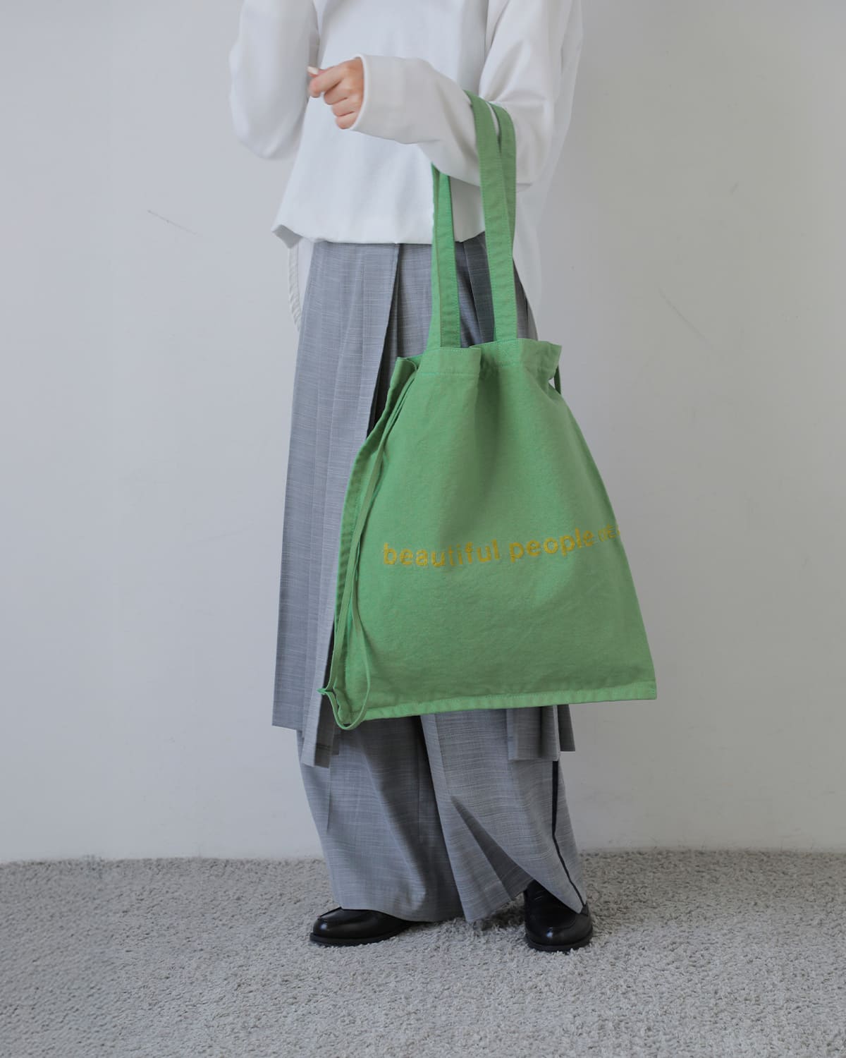 beautiful people(ビューティフルピープル)コットン帆布ロゴ刺繍トートバッグbrushedlogogatheringbag 1626611945