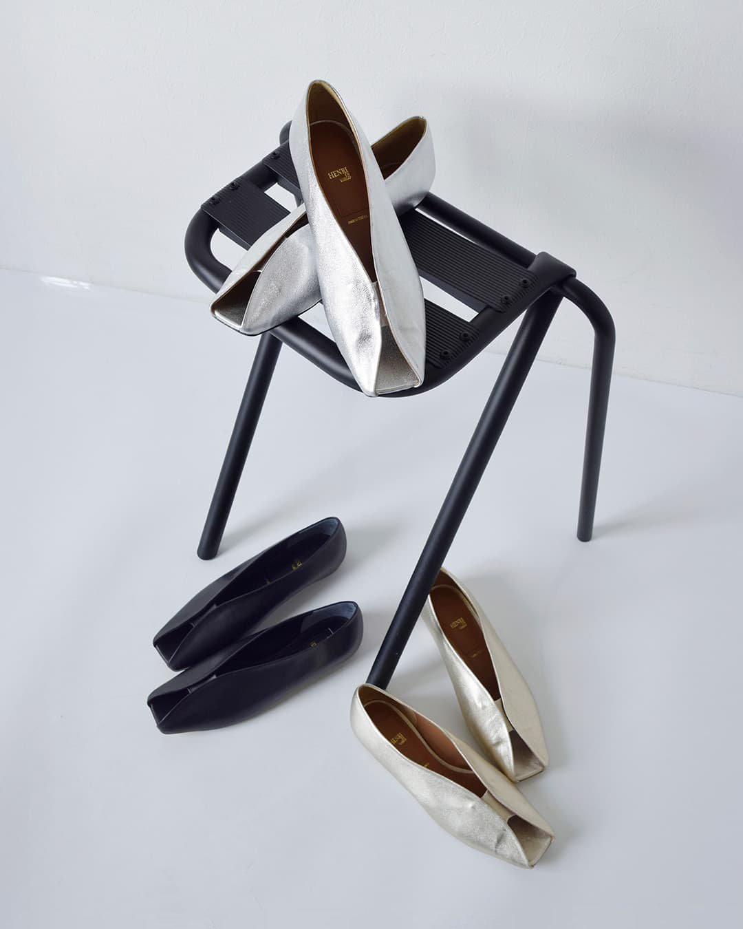 HENRI EN VARGO(ヘンリエンヴァーゴ)レザー オープントゥ パンプス “Cattleya” 261096