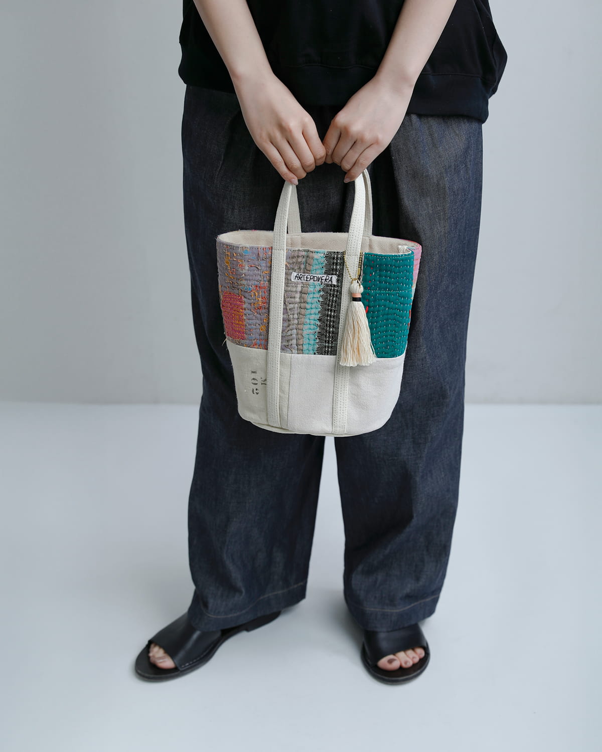 ARTE POVERAコットンリネン インドキルトラリー フランスシーツMIX ラウンドバッグ Mサイズ 26sp47