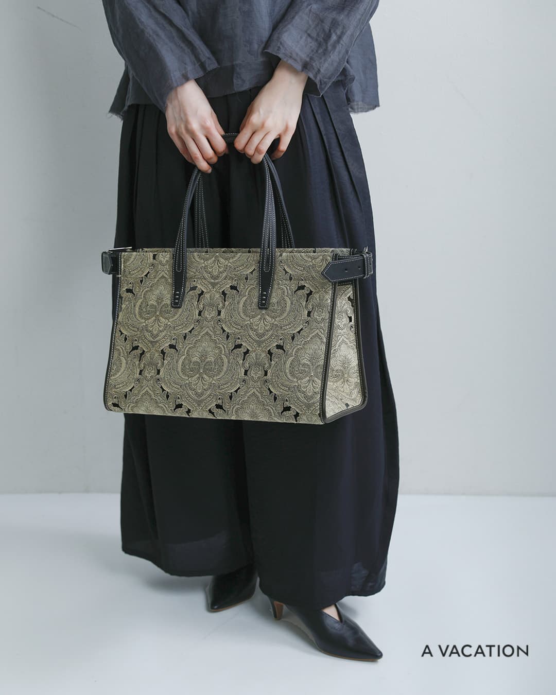A VACATIONスクエア トートバッグ BATH 26ss-a109