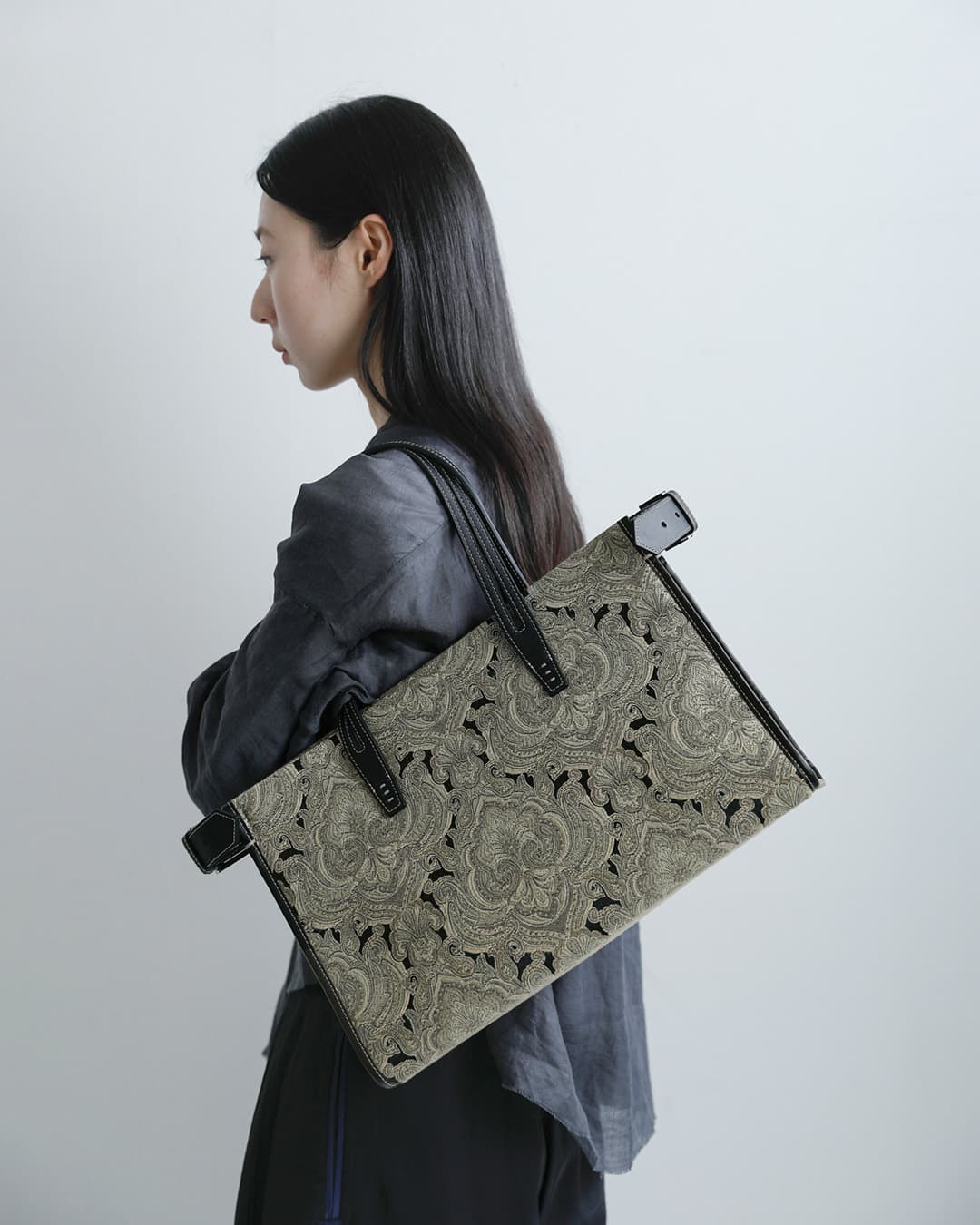 A VACATIONスクエア トートバッグ BATH 26ss-a109