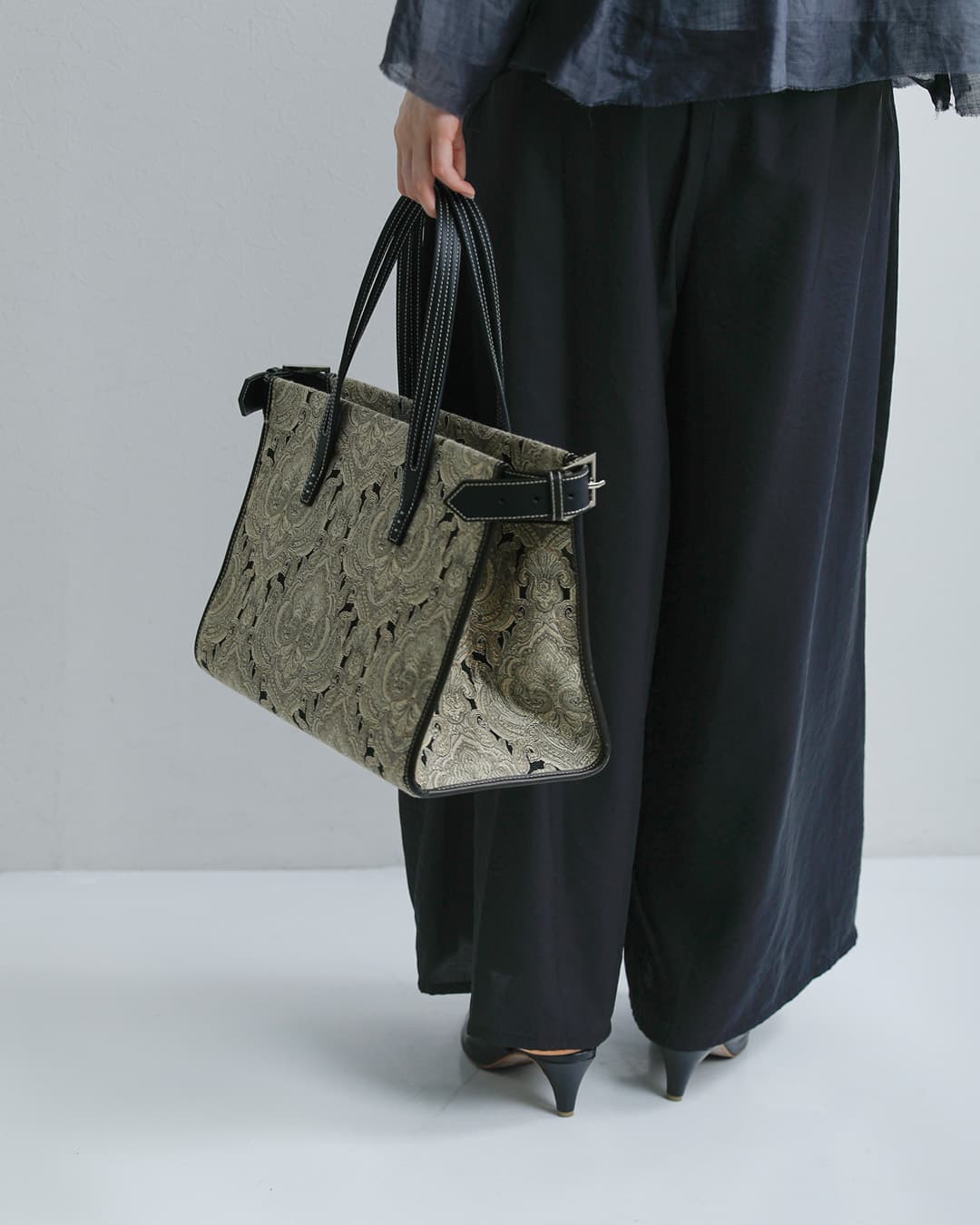 A VACATIONスクエア トートバッグ BATH 26ss-a109