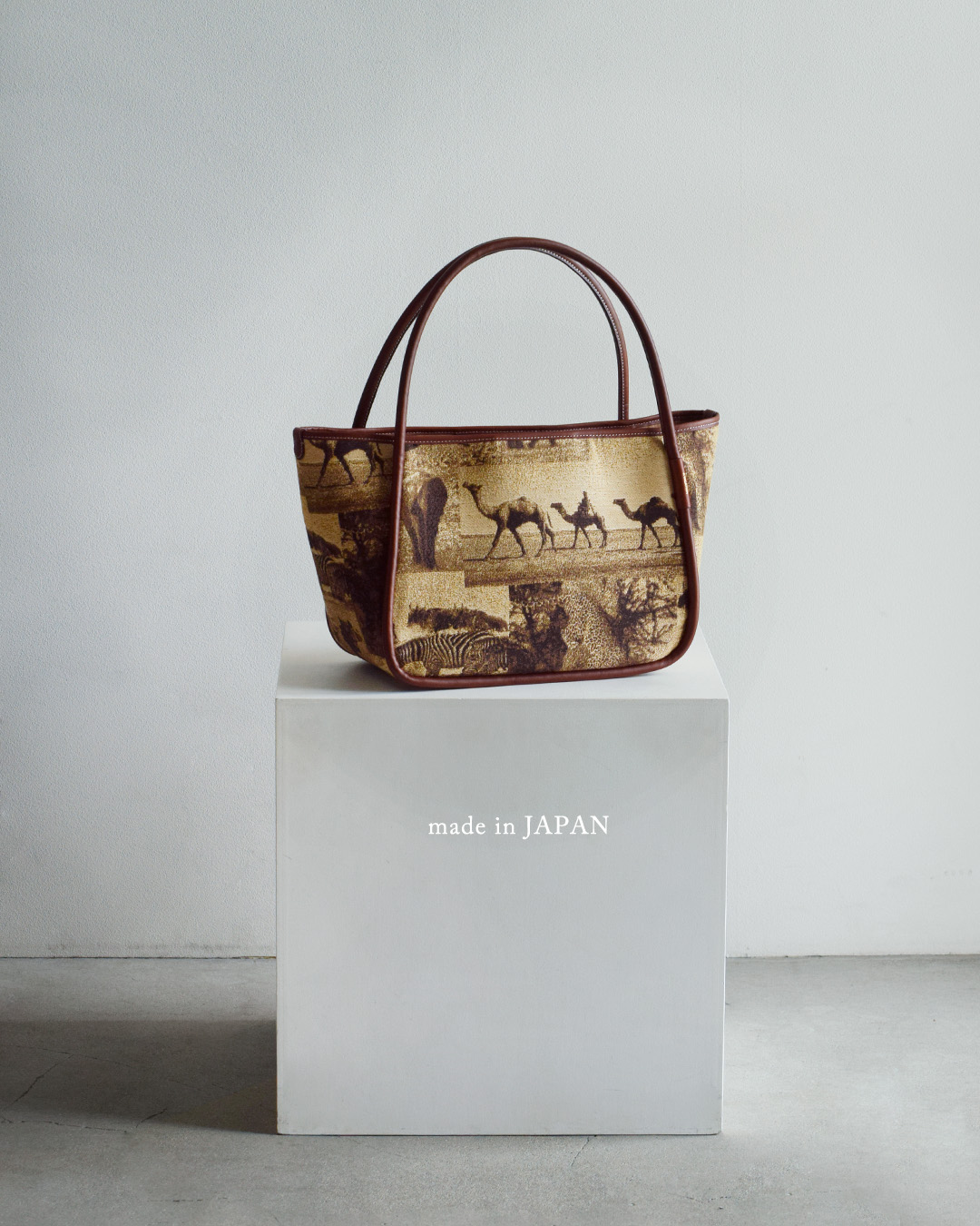 A VACATION(ア ヴァケーション)パターン トートバッグ HIPPO 26ss-a114-same1